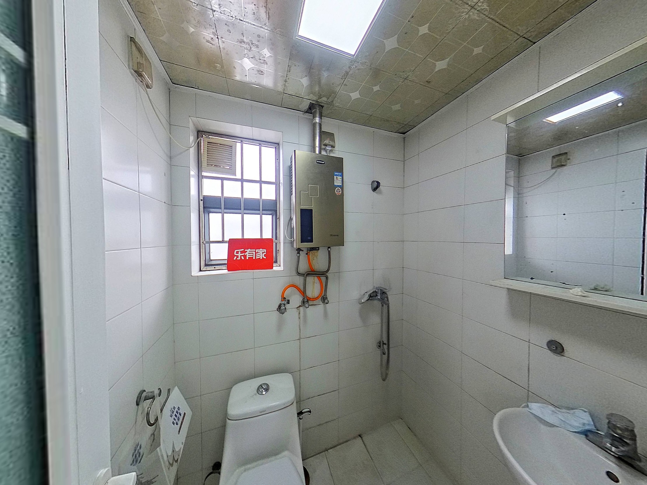 龙华地铁口五米阳光小二房出售