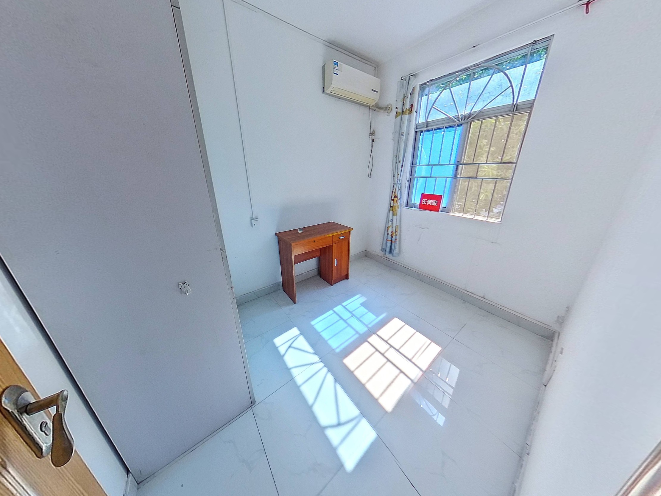 滢水山庄一区诚心出售，低于均价，税费低，通风采光佳，实用户型，近地铁，机会难得！