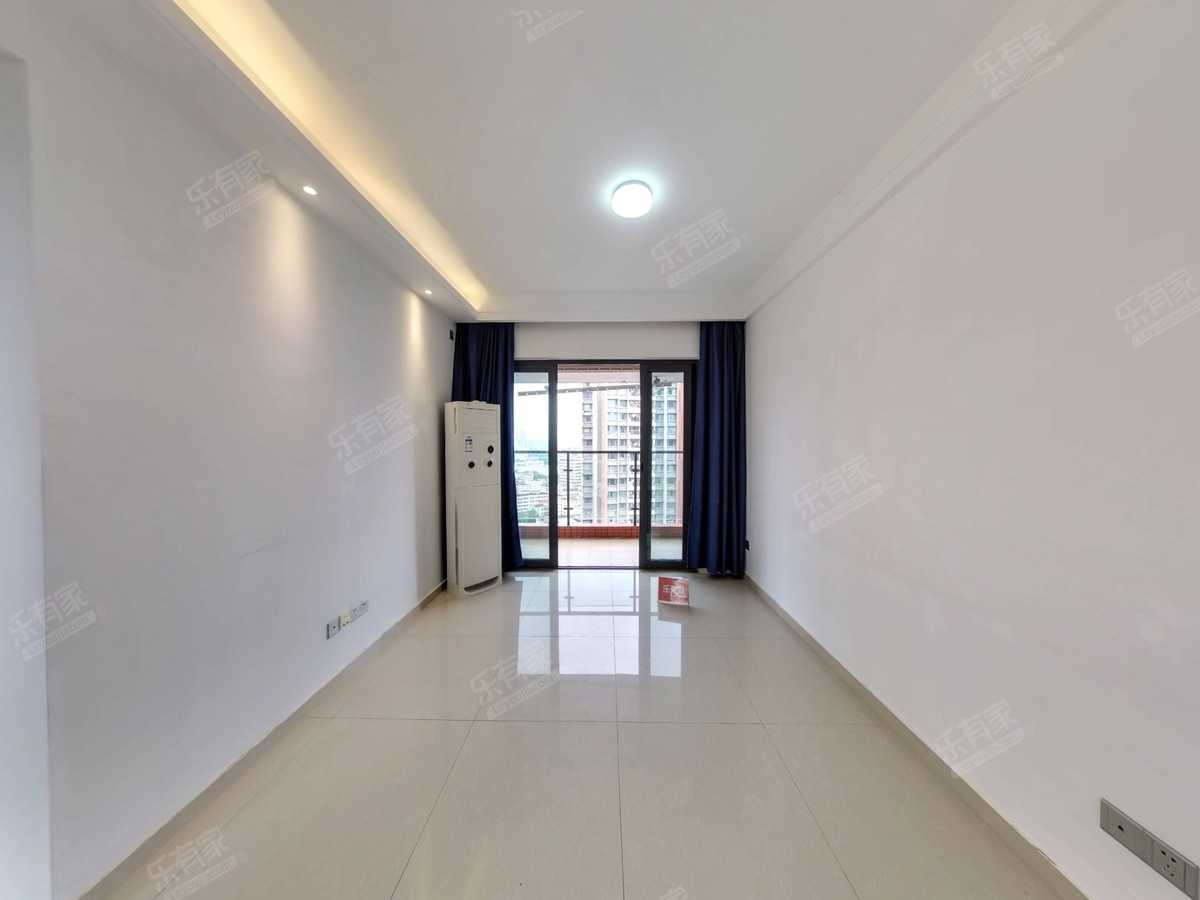 奥园翡翠东湾一期，精装修三房，诚心出售