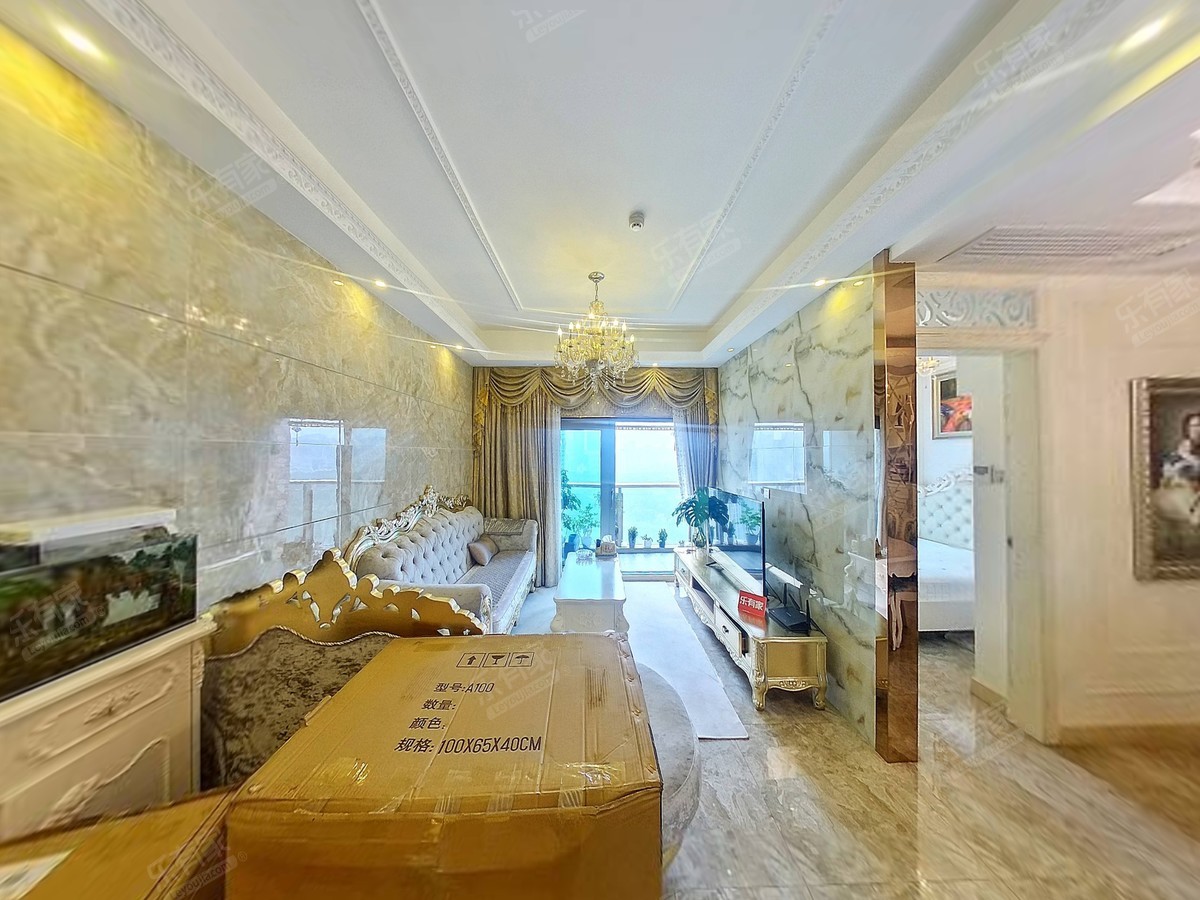 深圳君临天下精装修一房，业主诚心出售。
