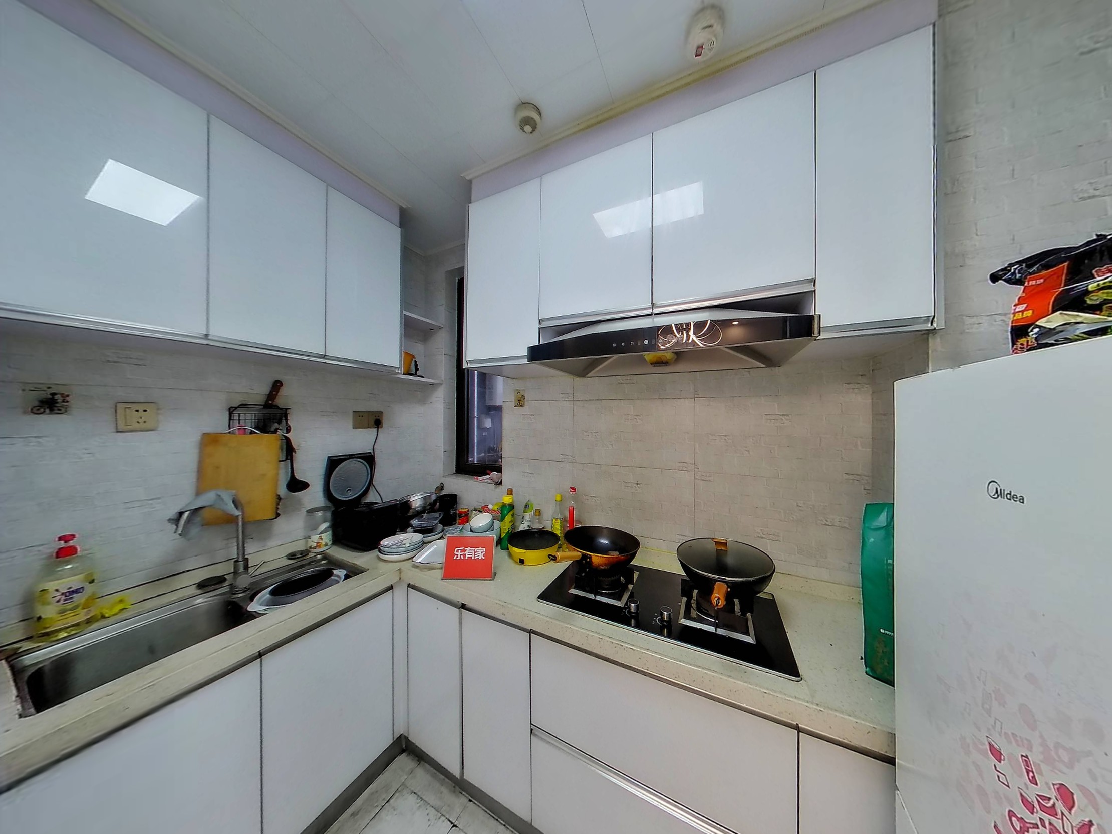 中间楼层，双龙抱珠户型，业主诚心出售！