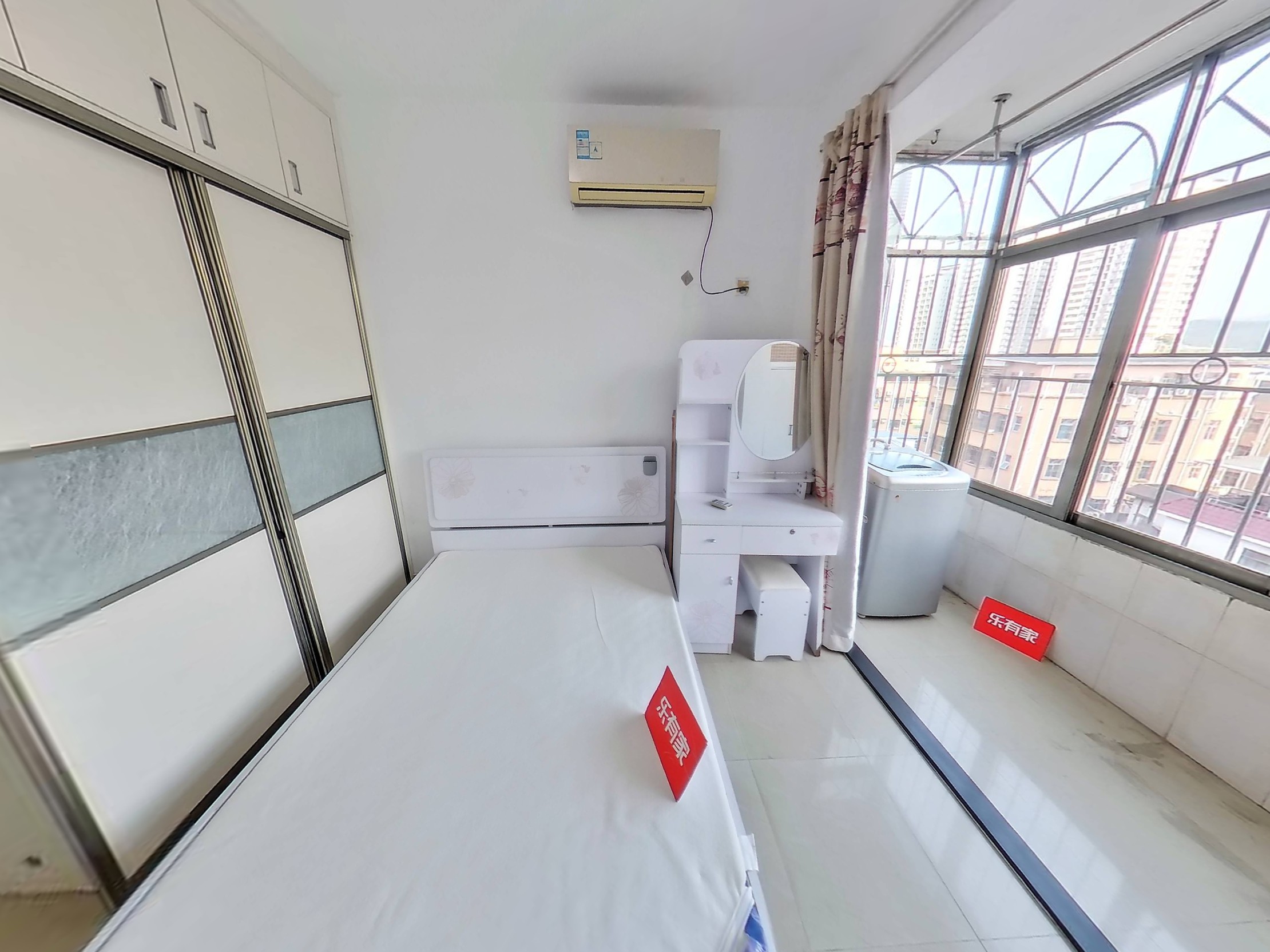 叠翠居，方正户型，税费低，花园环绕，业主诚售，随时看房，通风采光优！