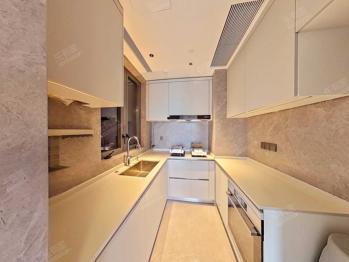 全新装修未入住！业主诚意出售！价格可谈！性价比高