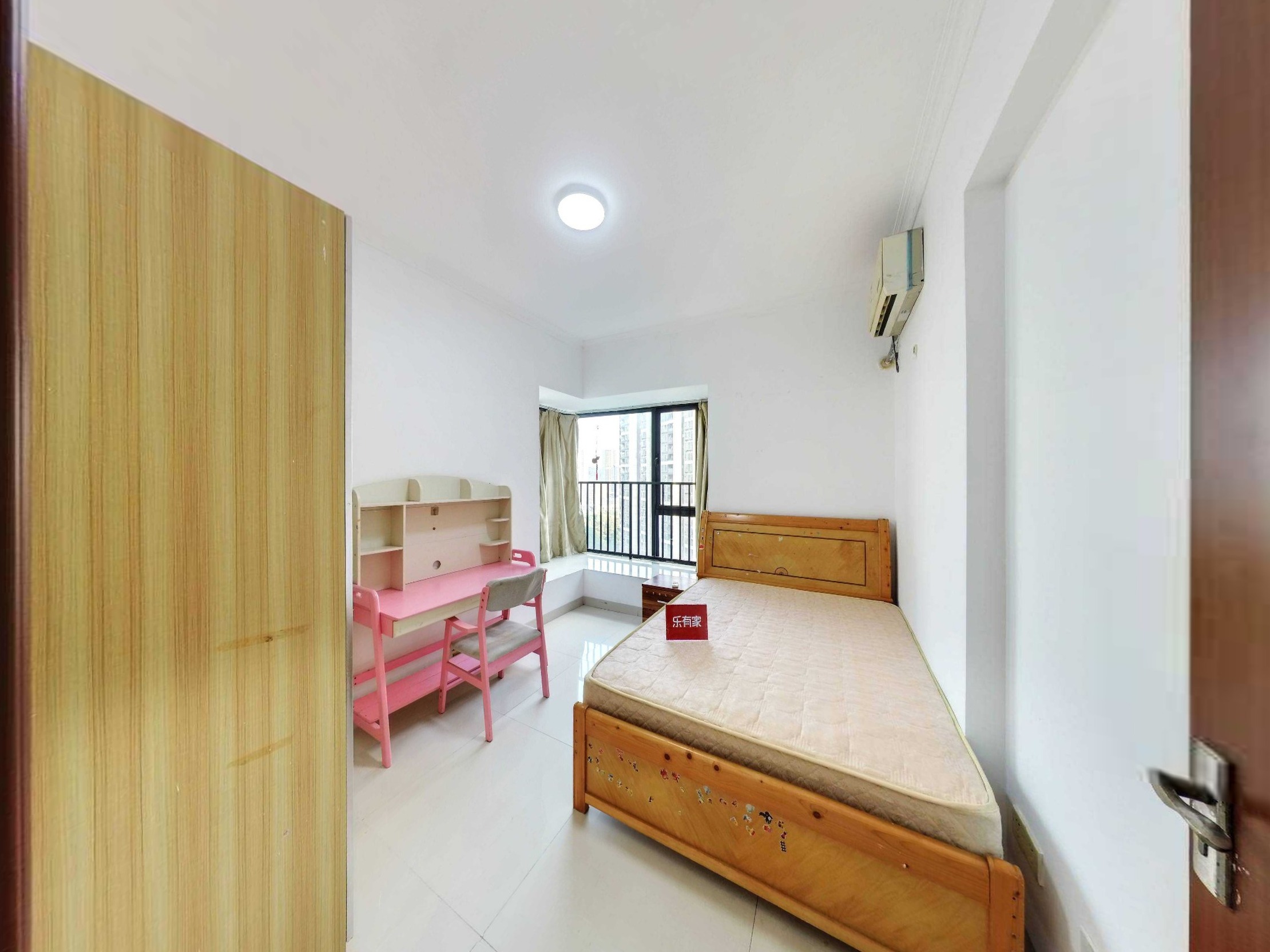 业主诚心出售，小区林园绿化好，配套完善	