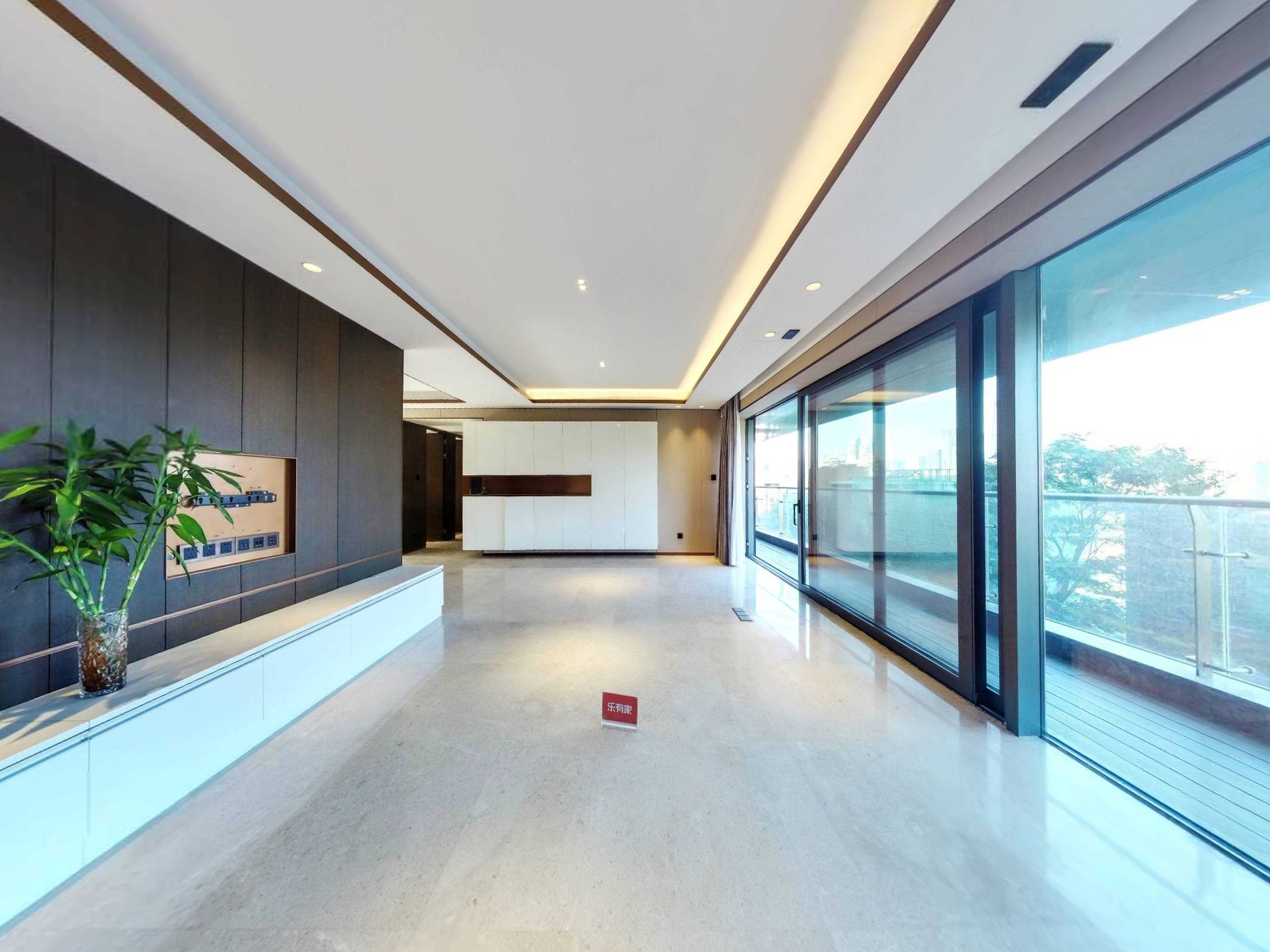1、户型使用率高，户户大阳台，沿山而建俯瞰自贸区全景；-惠州汉京九榕台二手房