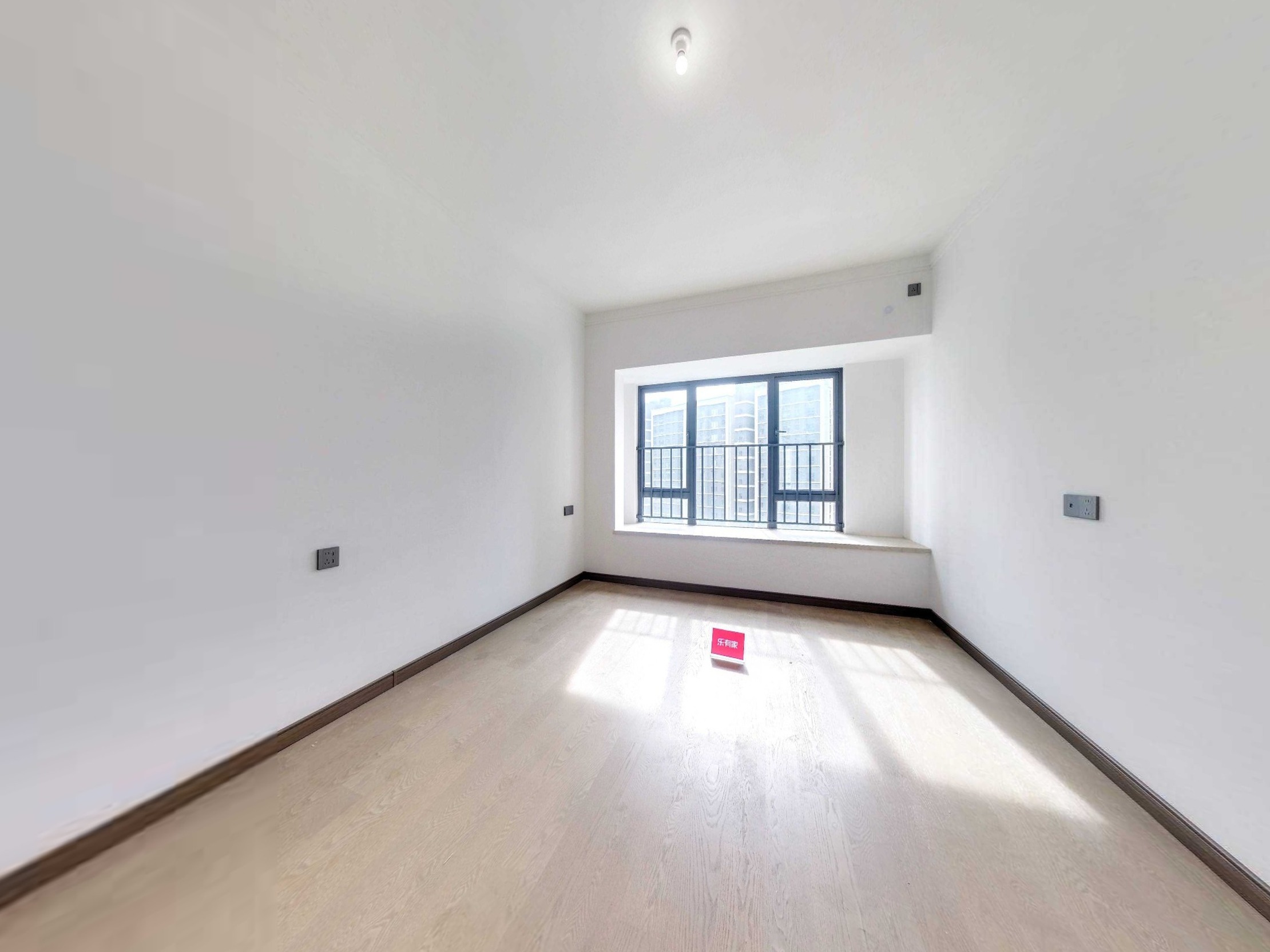 太阳城商圈次新小区越秀建发精装4房业主诚心出售