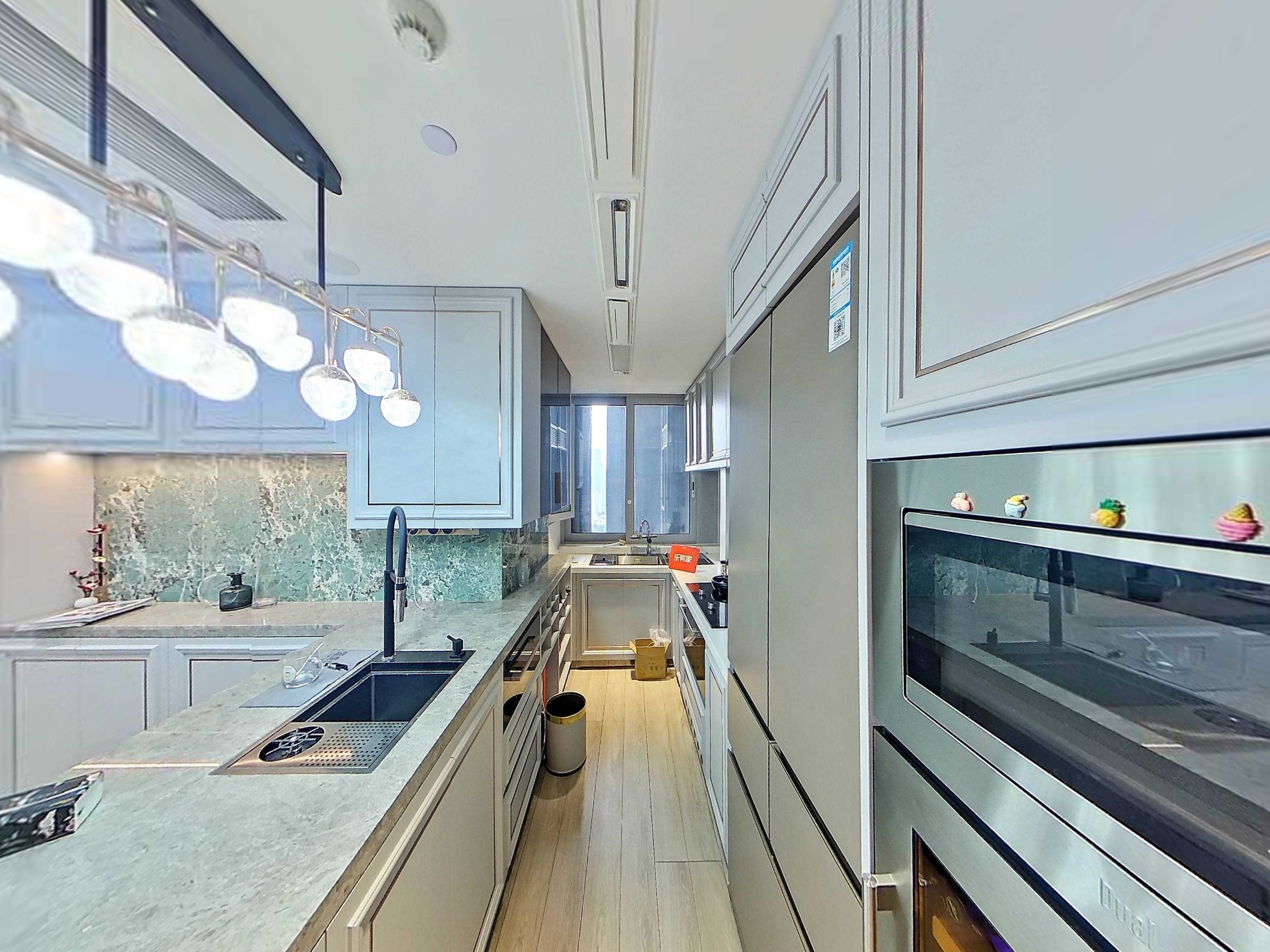 天鹅湖花园三期，网红热点盘，20年次新，品质好，车位充足