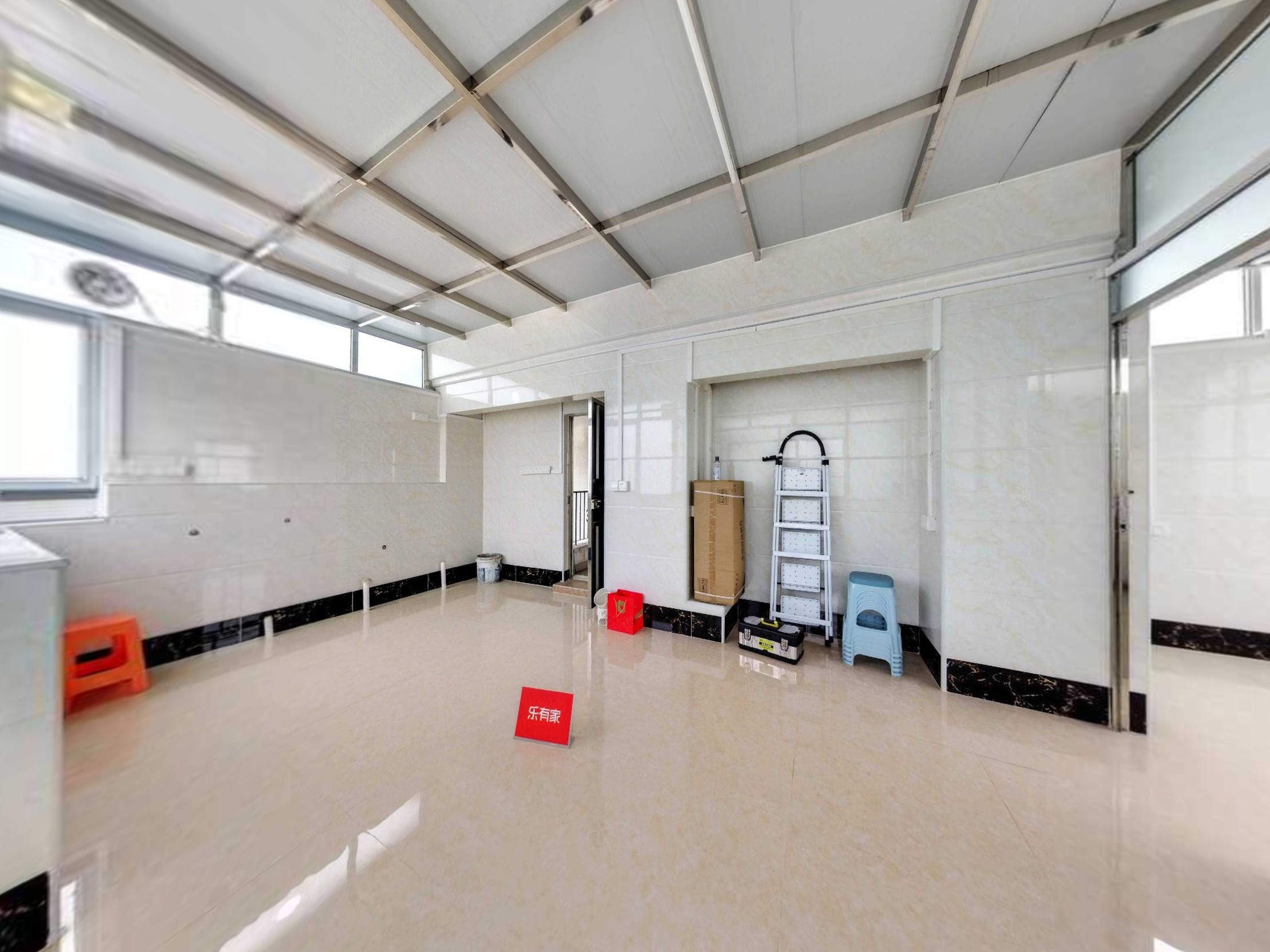 近市区，全新精装四房