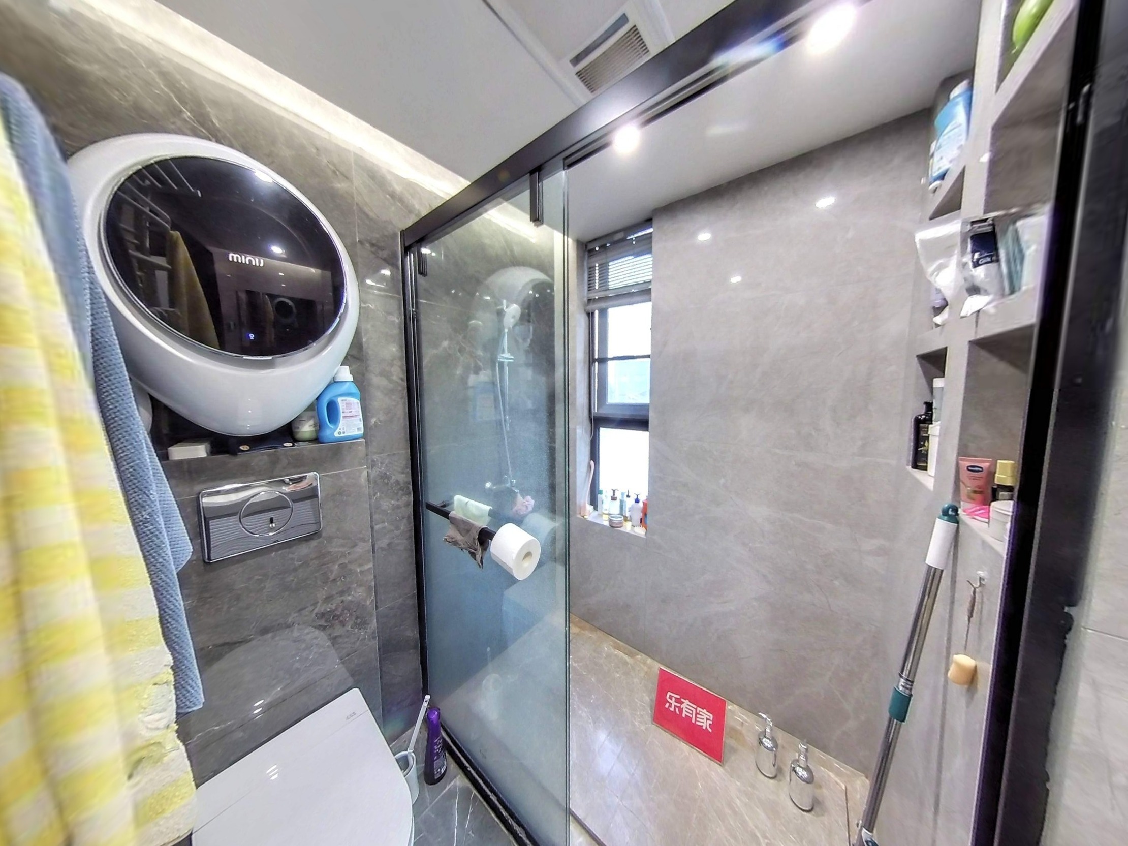 12号线地铁口，新天虹对面，京基御景珑庭，精装四房，诚心出售