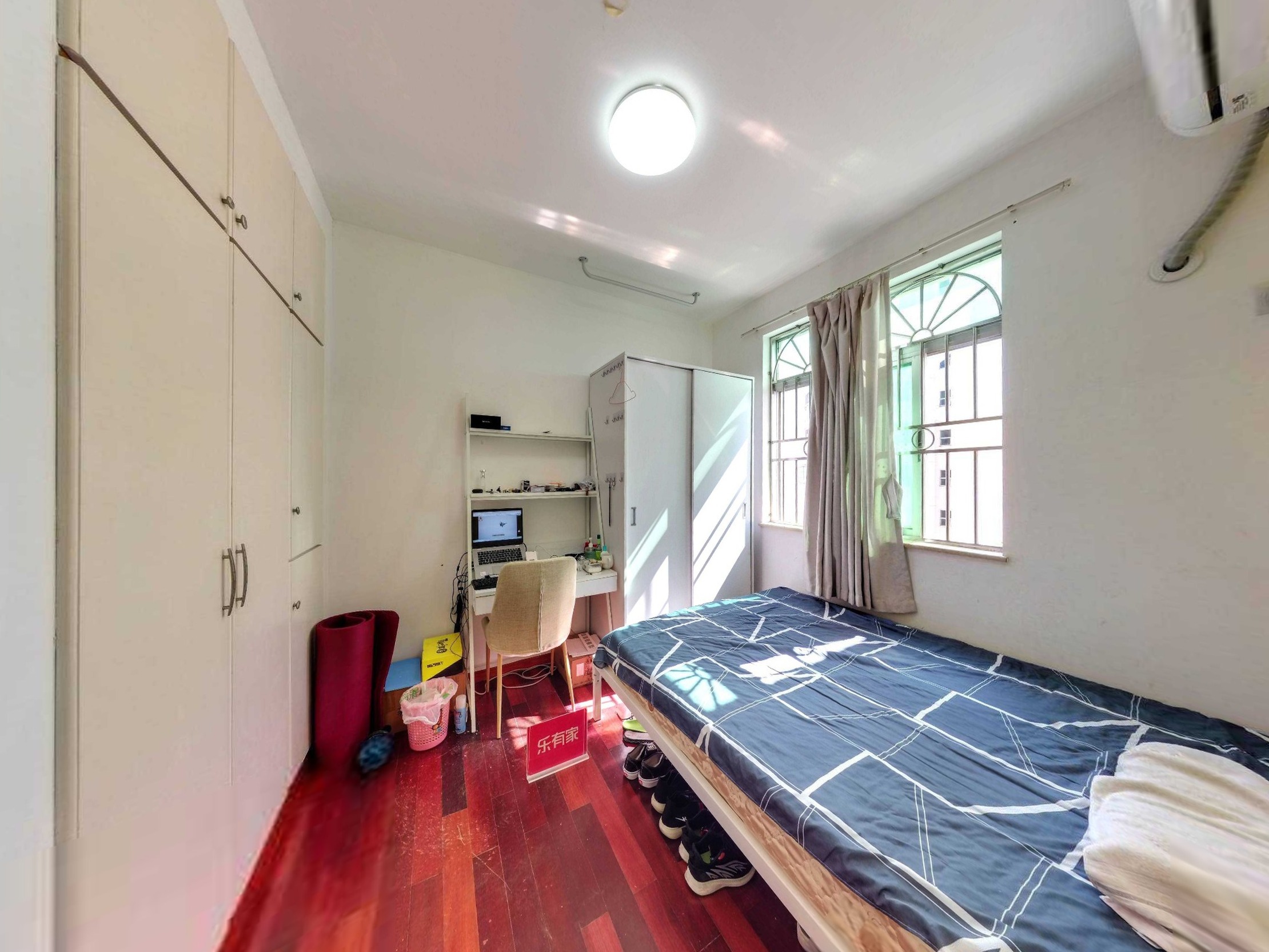 龙园电梯大3房，保养好，朝南看花园