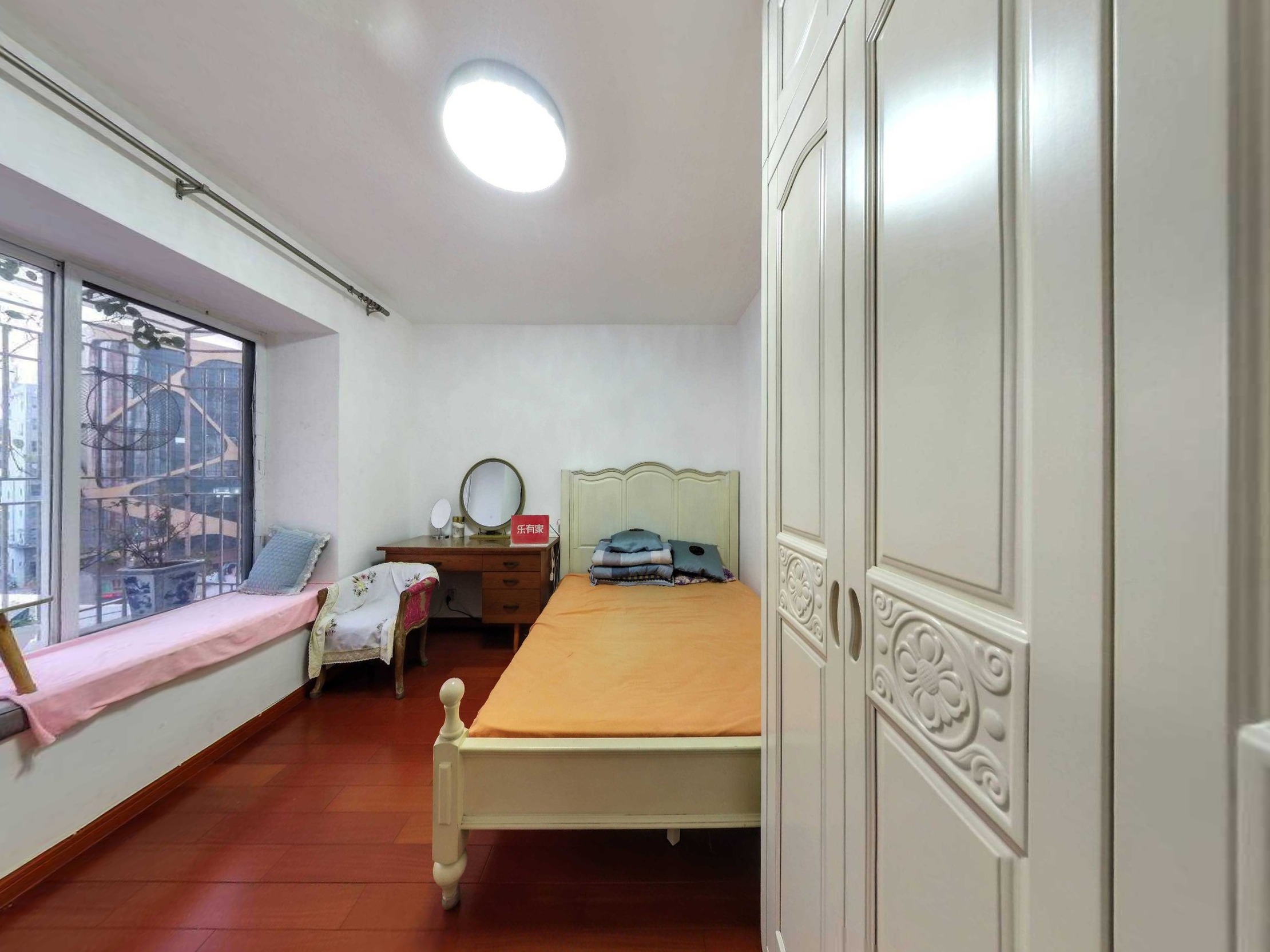 8号地正地铁口，南向大三房出售！红本在手，税少书包在