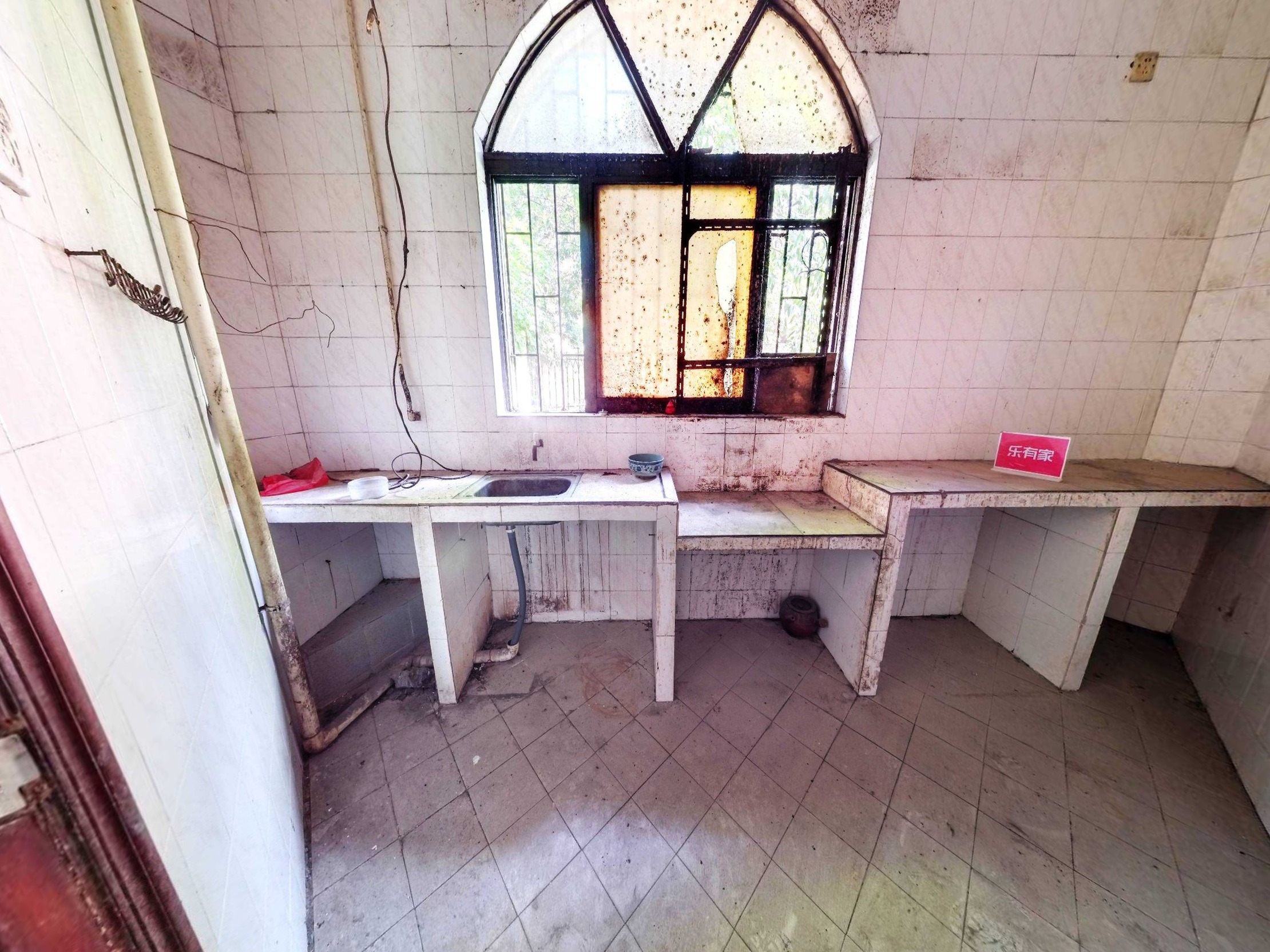 中山港德仲广场旁边大独栋，有大花园有天台，可通车