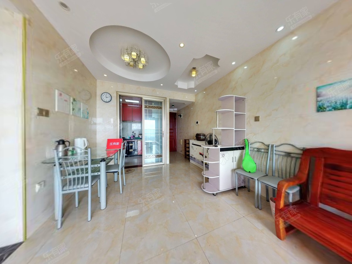 西区龙光水悦馨园，实用高层南向三房两卫，精装出售