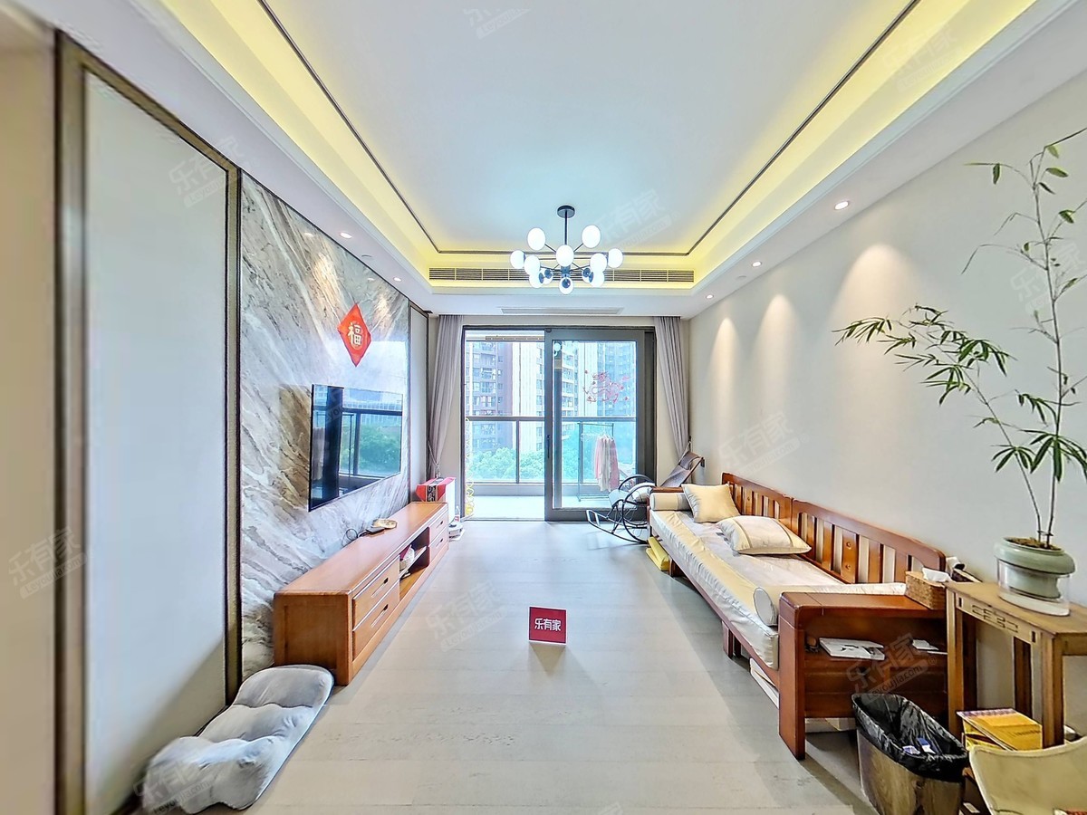 龙光玖龙台南北通透四房业主诚心出售。