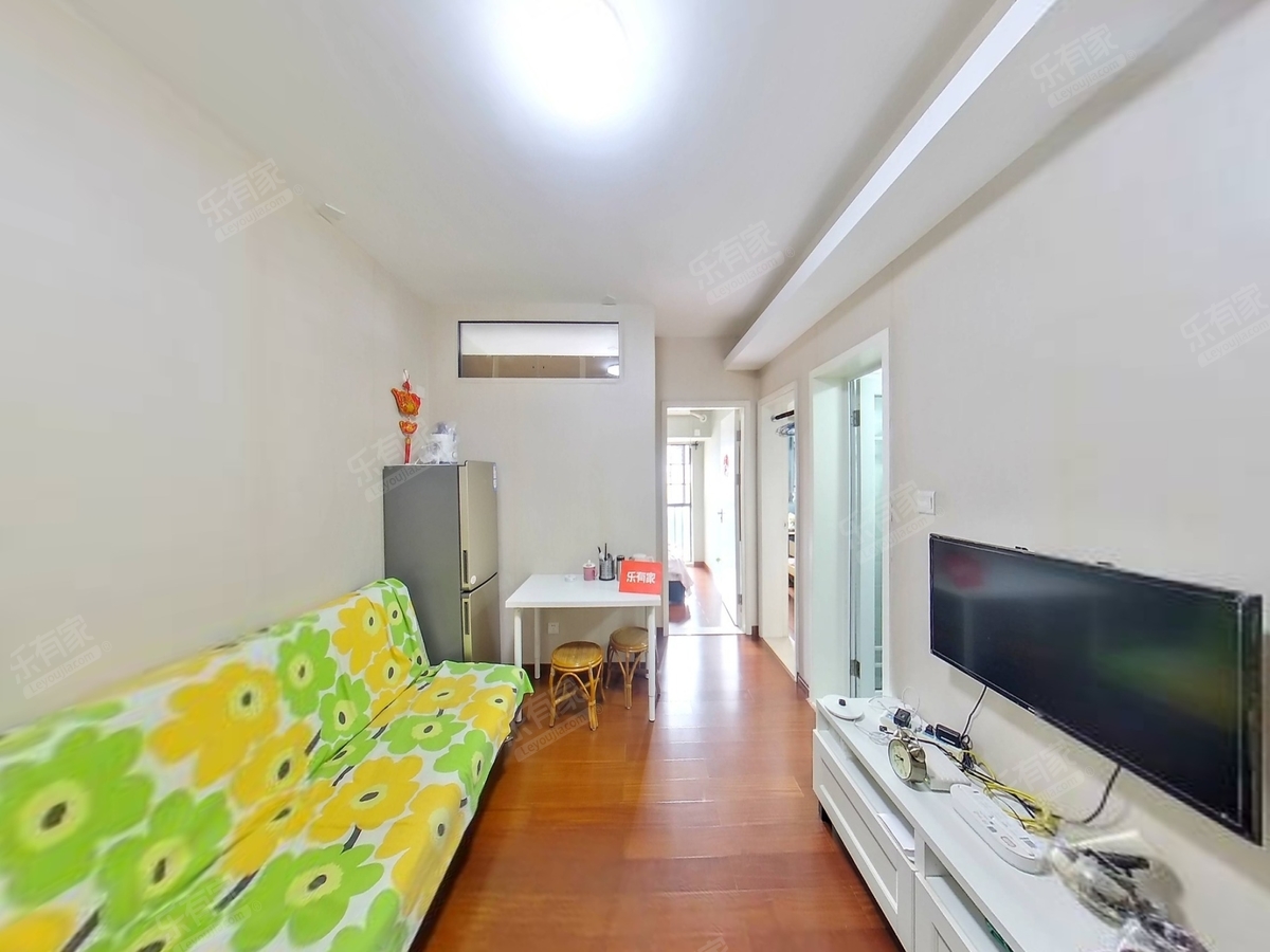 翡翠公寓诚心出售，户型方正，通风采光佳，带地面花园，人车分流，近地铁与口岸，生活便利。