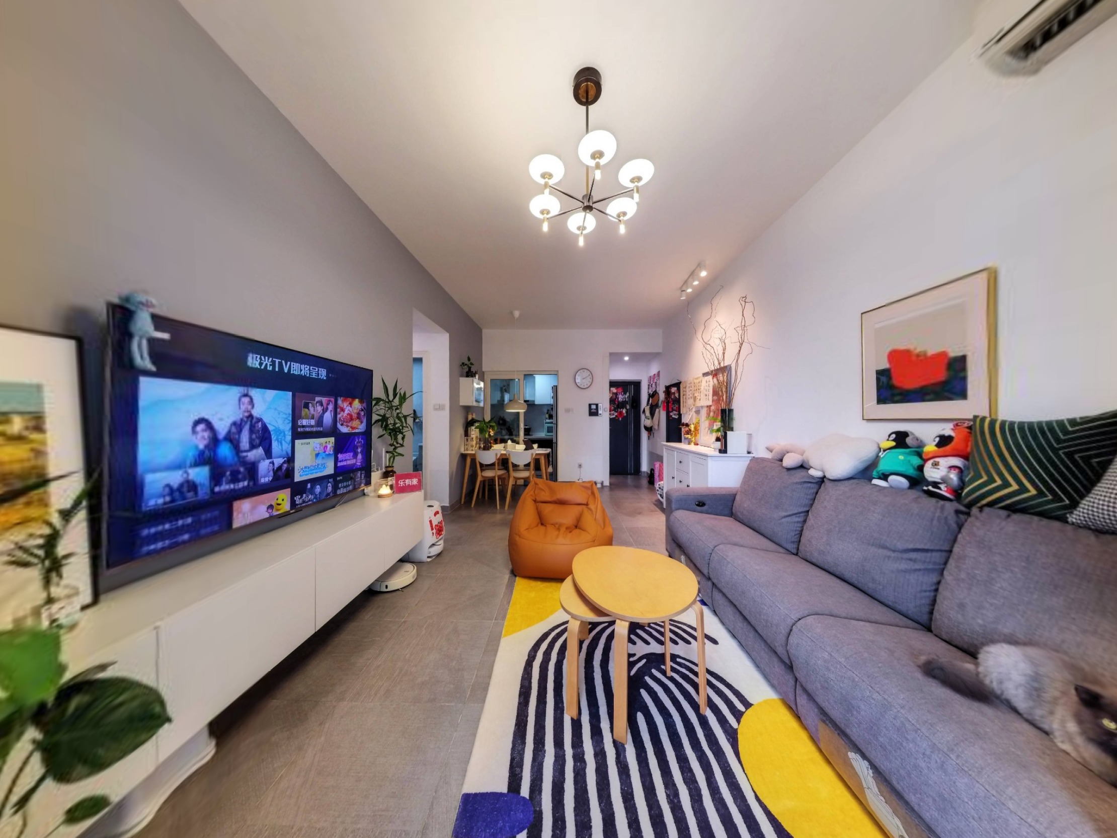 宝安中心，正地铁口，业主诚心出售，精装修