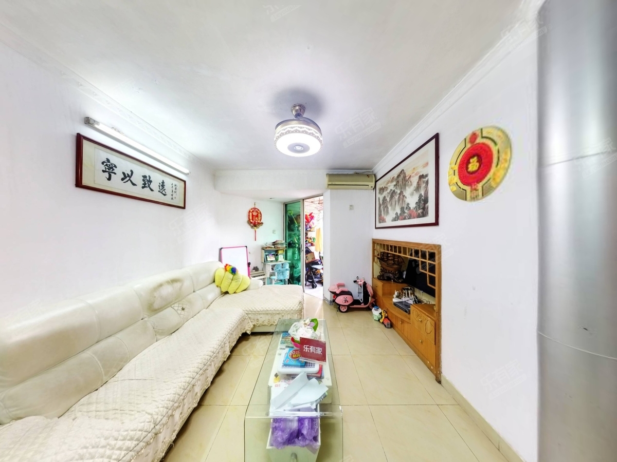 房屋户型方正，光线明亮，空气对流