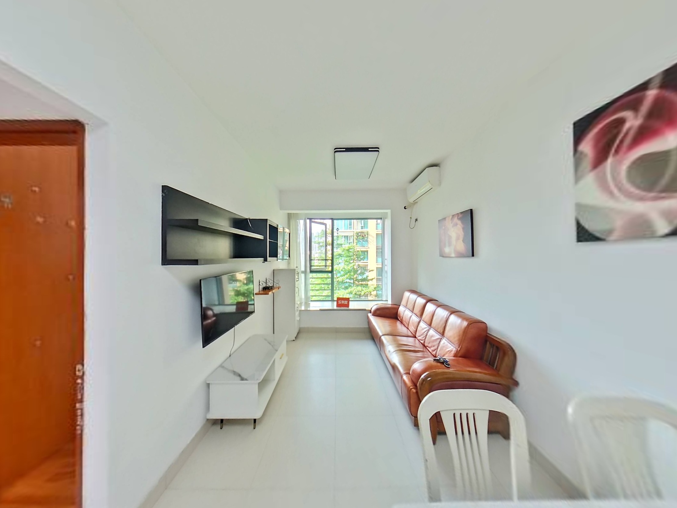 百仕达花园四期东郡，正规一房2厅，楼下地铁，旁边喜荟城