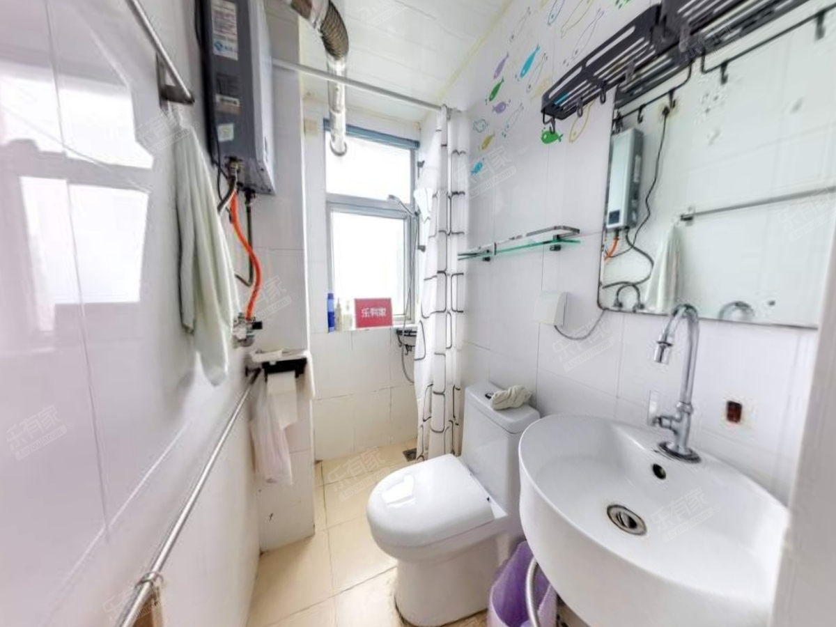 中润大厦精装东南向两房，诚心卖