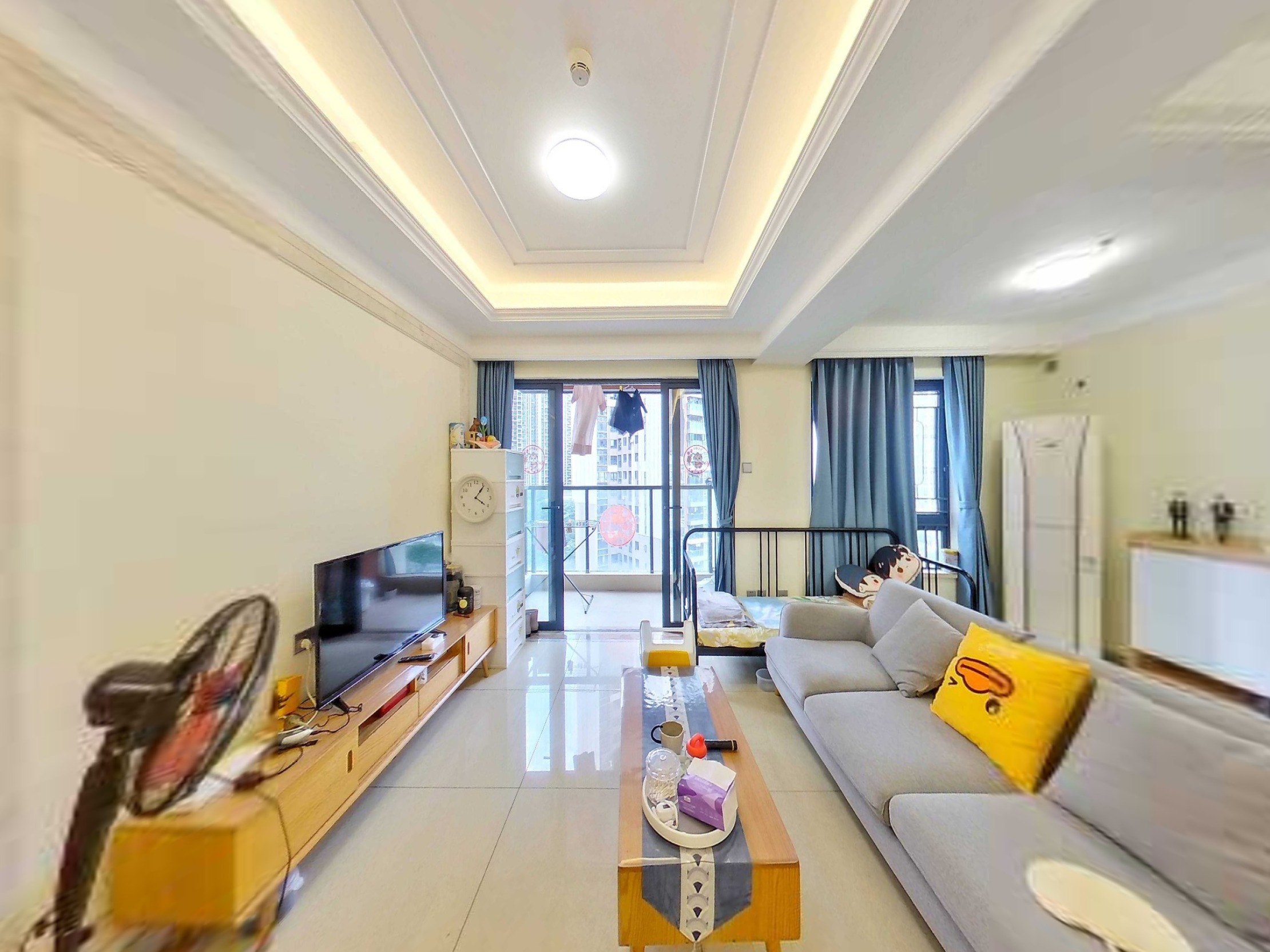 佳兆业城市广场五期，户型方正，通风采光优，楼龄新，车位充足，税费低，业主诚心出售，随时看房！