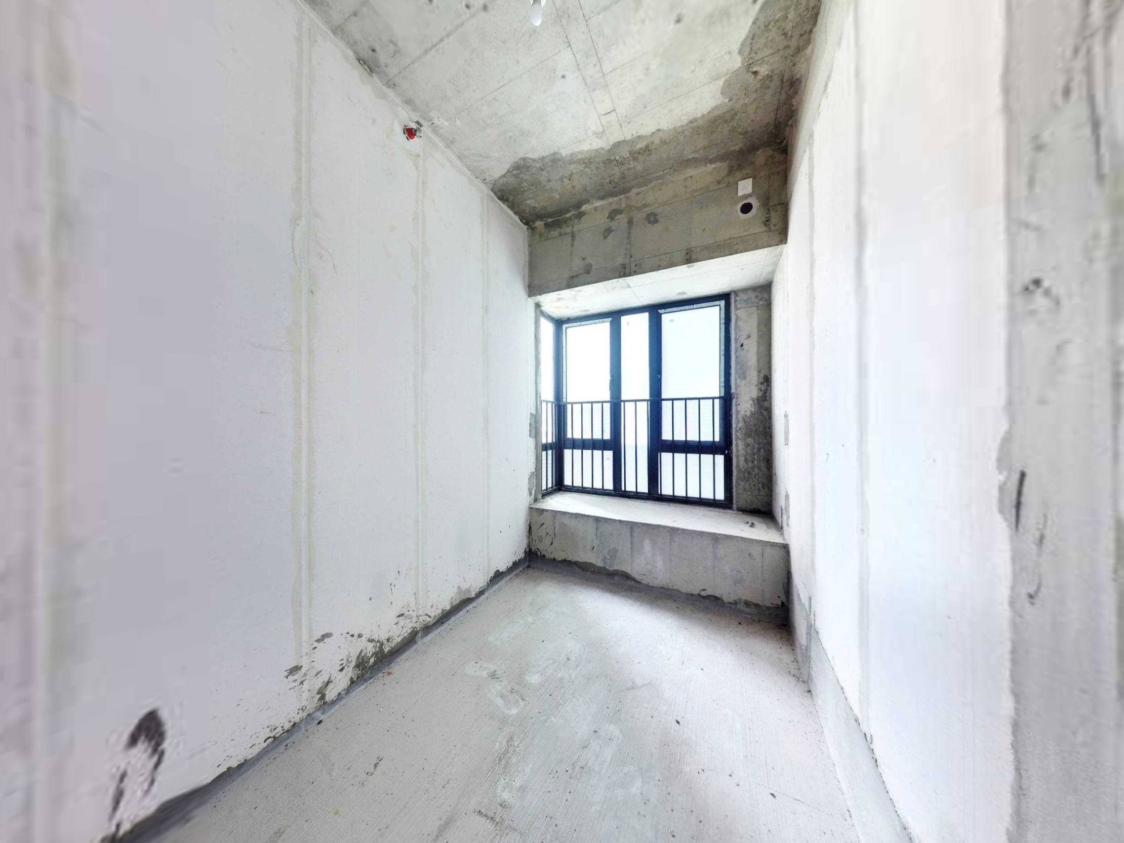 东南毛坯，安静，透风佳，就读宝安实验