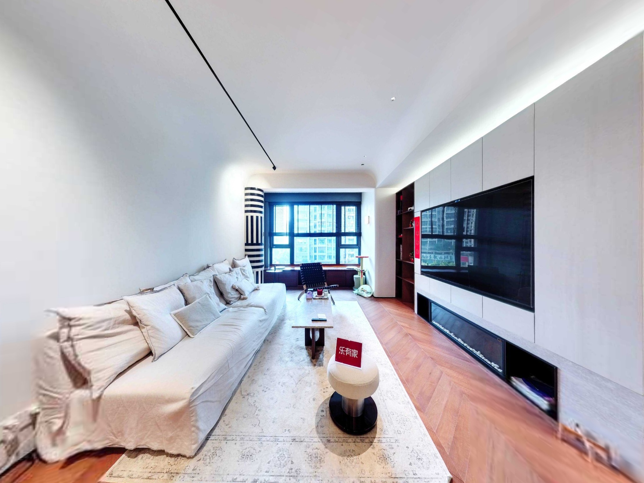 百万豪装，百万豪装，价格坡底，海纳南向笋盘，安静看花园