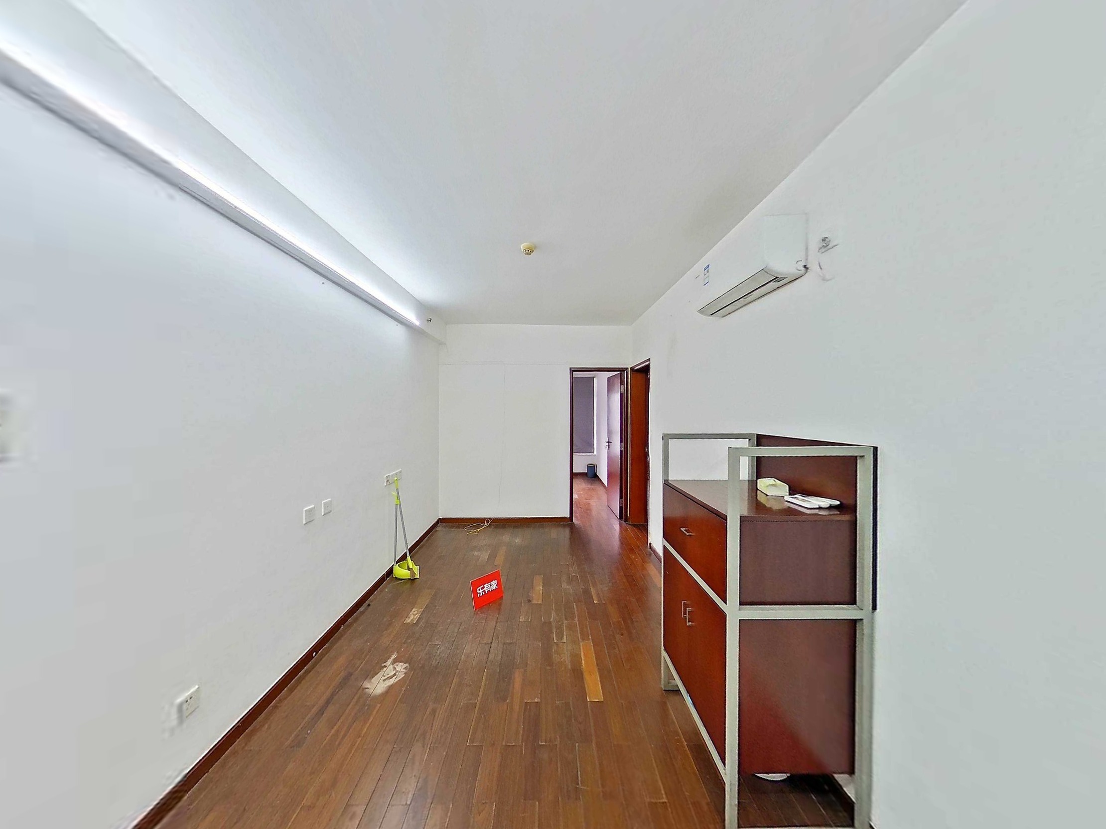 建艺大厦 南 普装 1室 140m² 
