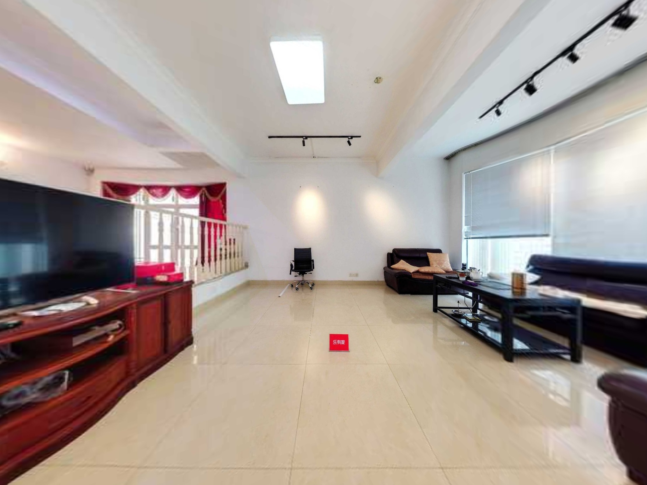 东区独幢自建，博爱路边上第二排，安静，院子好大，可会车。