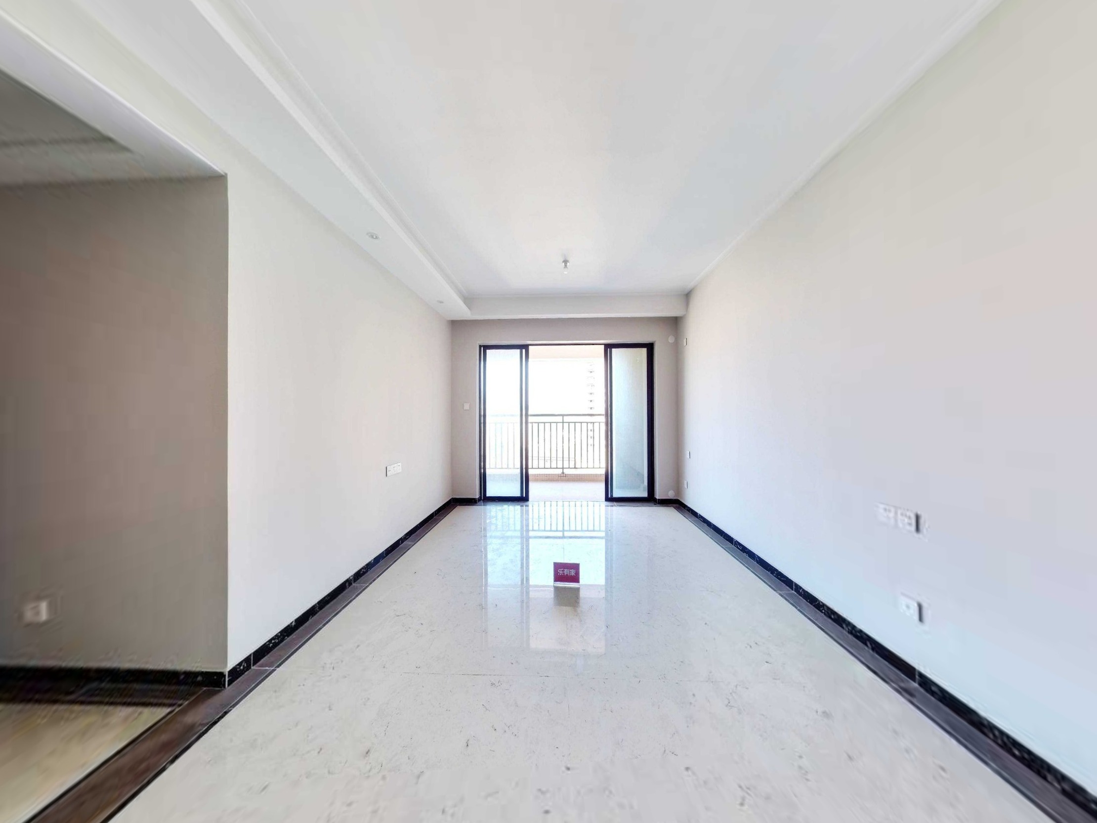保利爱丁堡，中楼层厅出阳台，楼龄新，带花园，近商圈公园，业主诚售，随时看房！-中山保利爱丁堡二手房