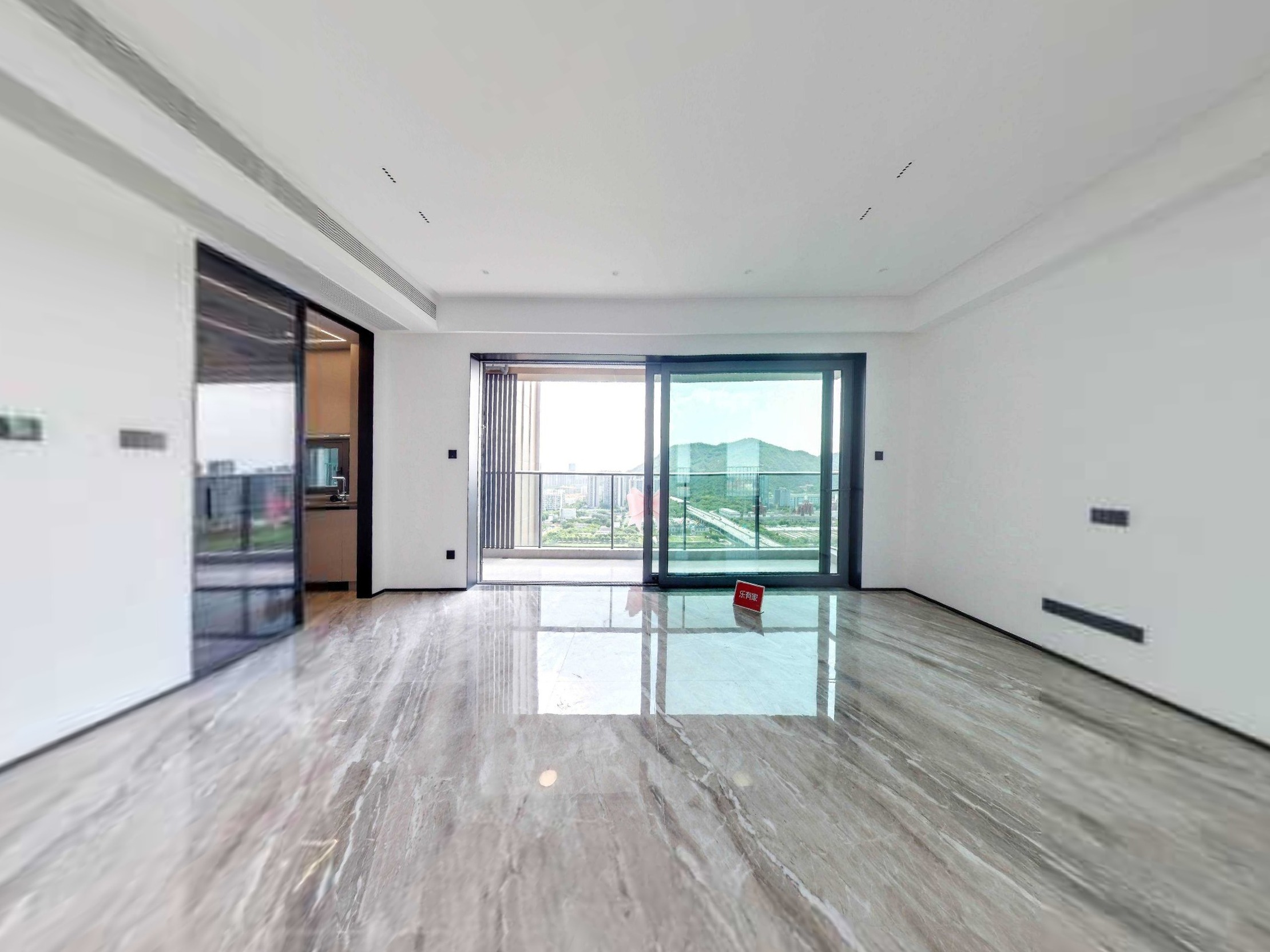 一湾臻邸高楼层，厅出阳台，楼龄新，带花园，重点学校旁，业主诚售，随时看房！-深圳一湾臻邸二手房