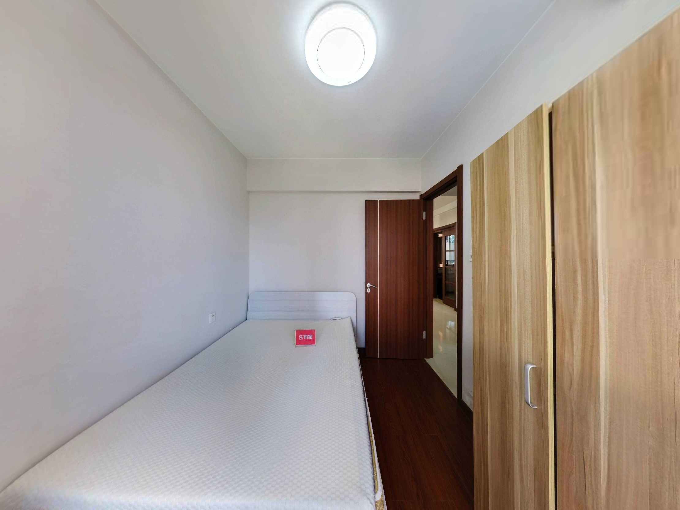 万科精装4房，小区中间位置，中高层