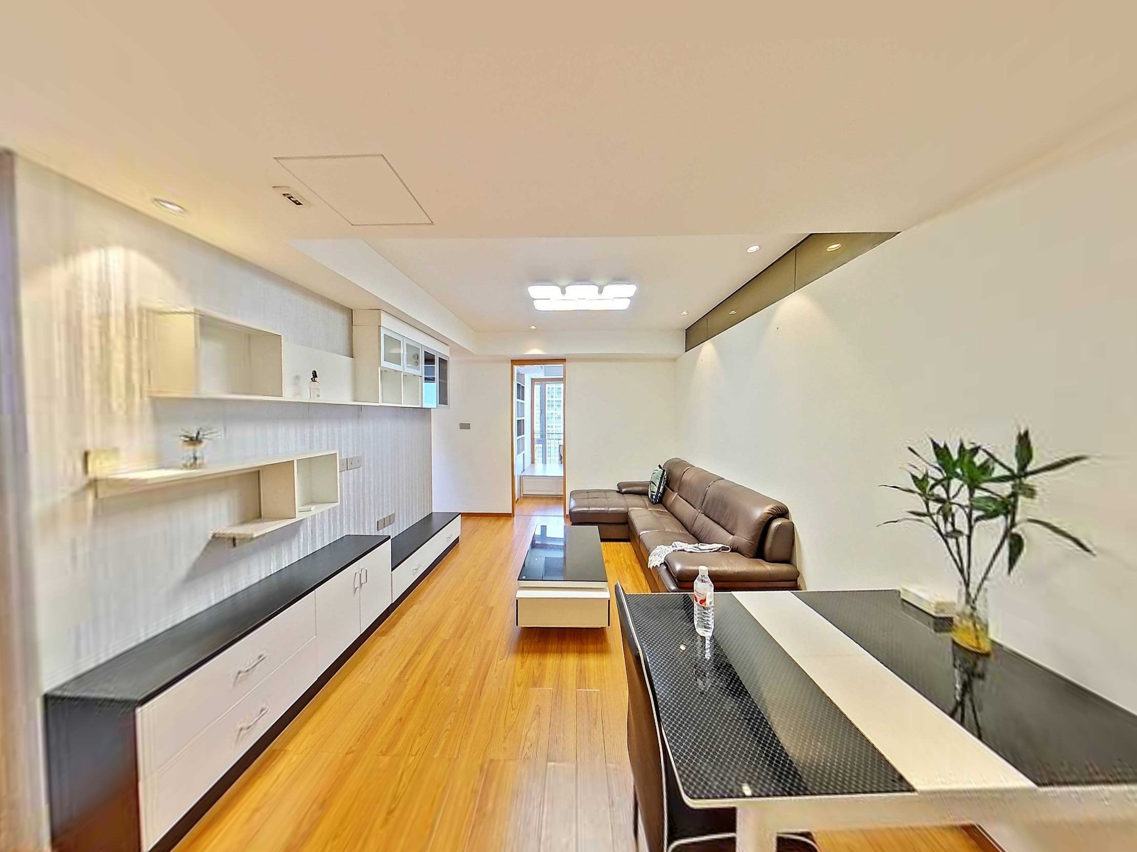 大中华国际金融中心，高楼层花园房，车位充足，重点学校旁，业主诚售，随时看房！