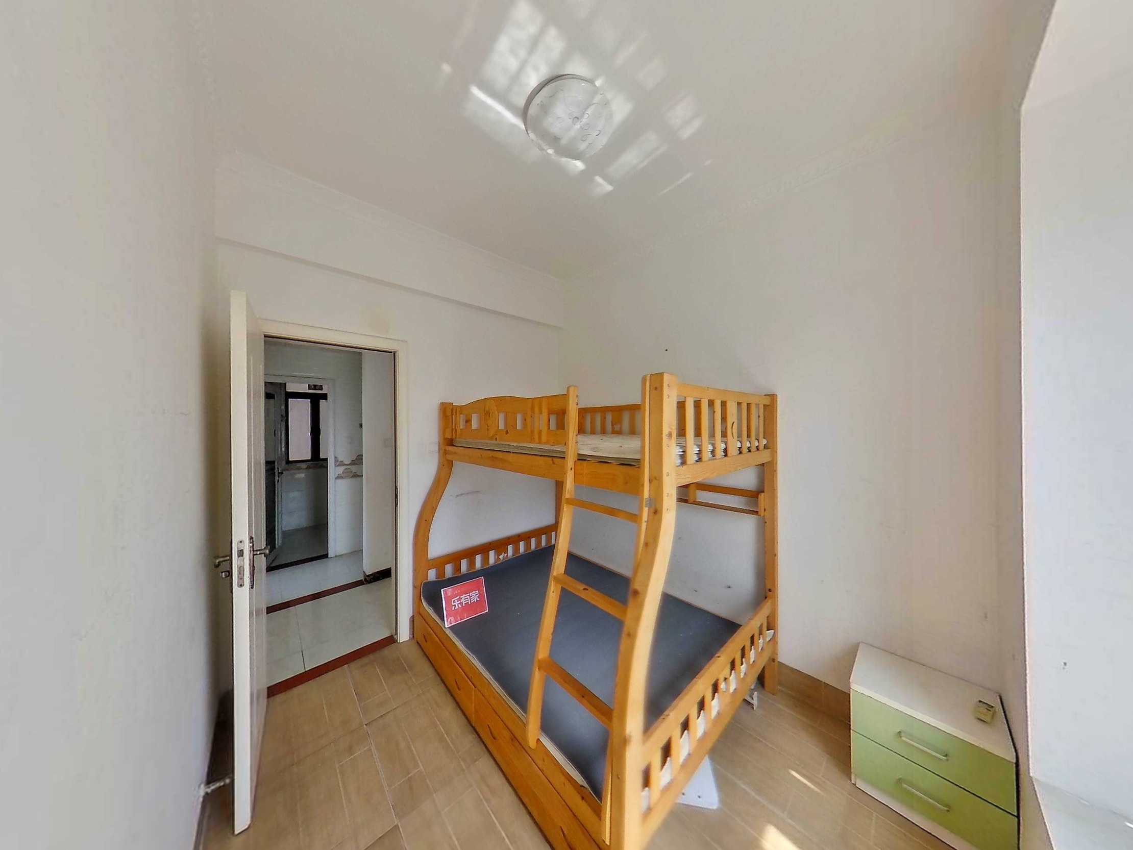 出门淡水八小，背靠半岛公园，配套齐全，业主骨折卖房