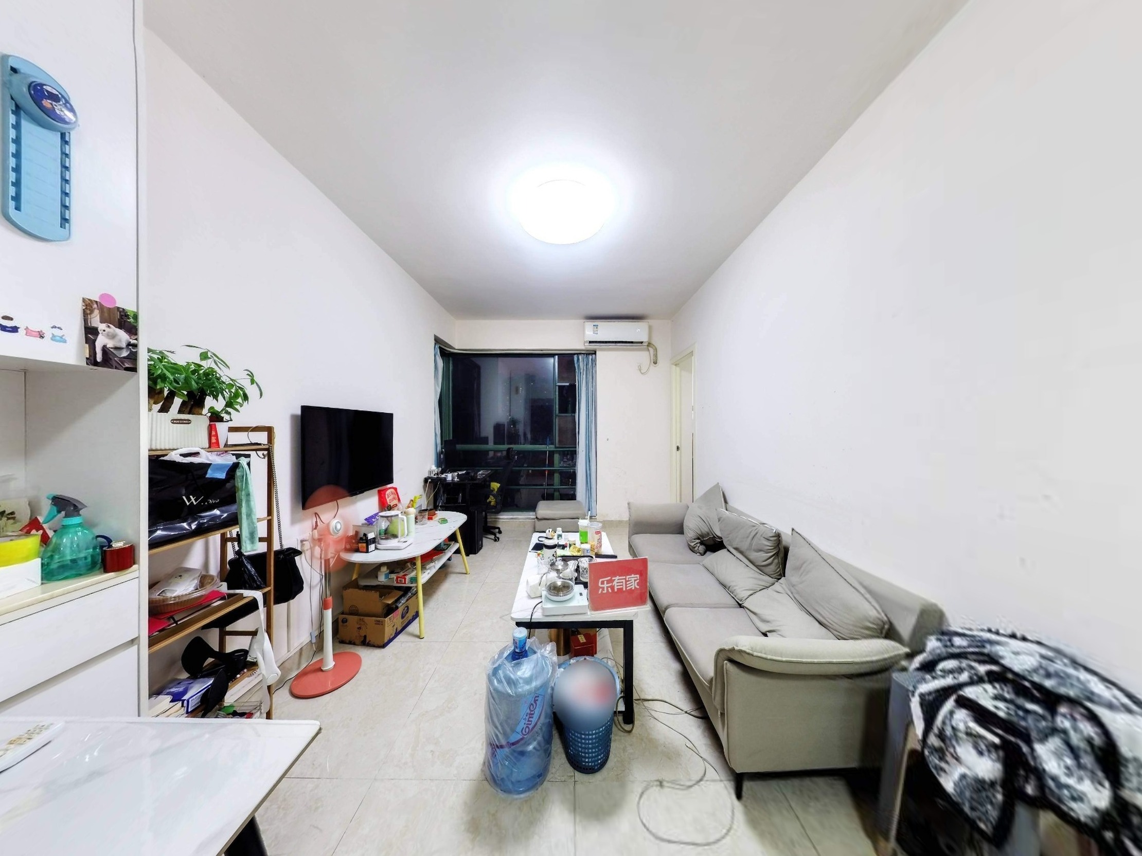 房子的户型方正，采光通风很好，居住舒适。