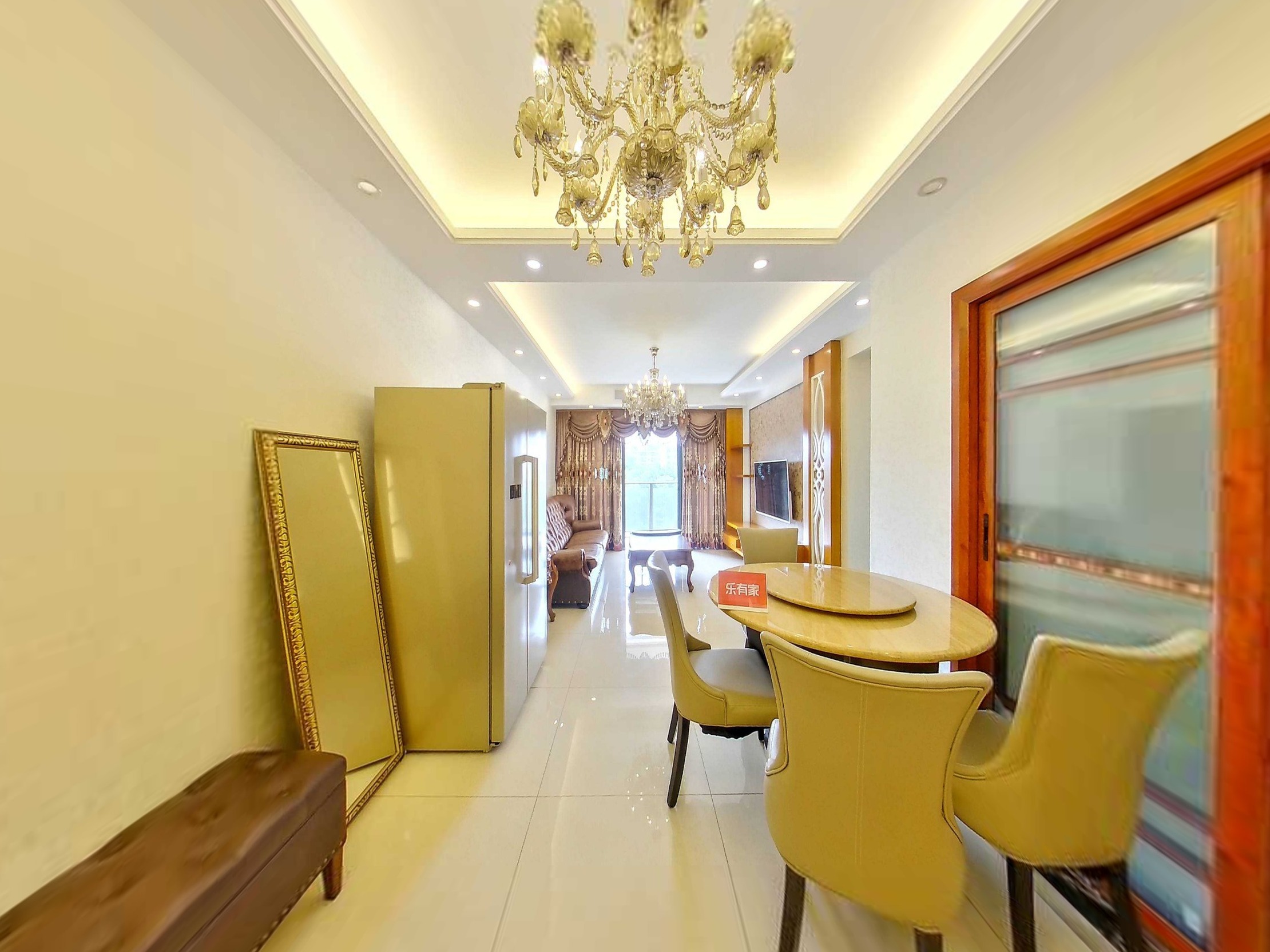 宏发上域，税费低，户型方正，通风采光优，车位充足，地面花园，业主诚心出售！