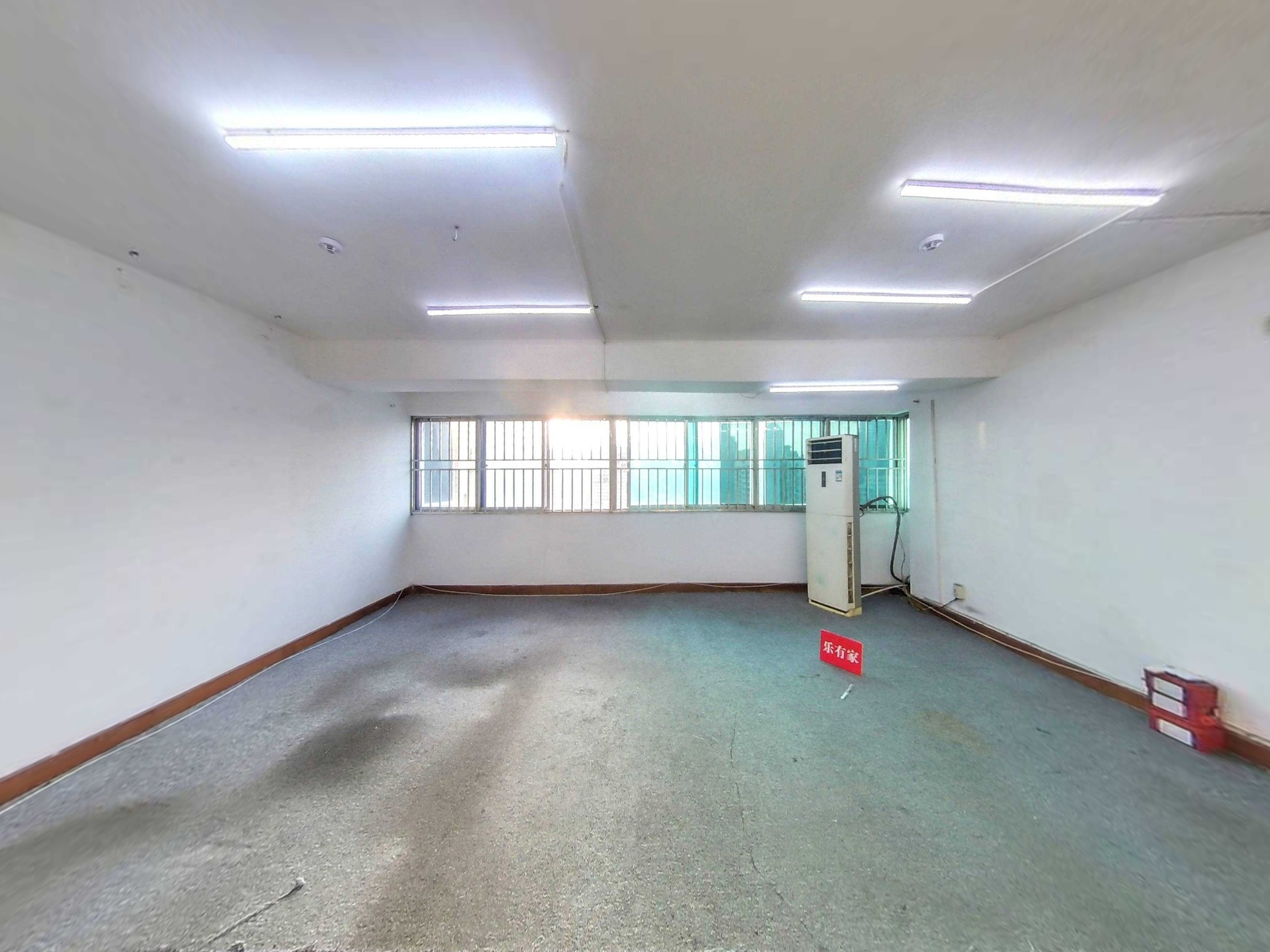 金宝城大厦高楼层，客厅宽敞，重点学校旁，低于均价，税费低，业主诚心出售！-深圳金宝城大厦二手房