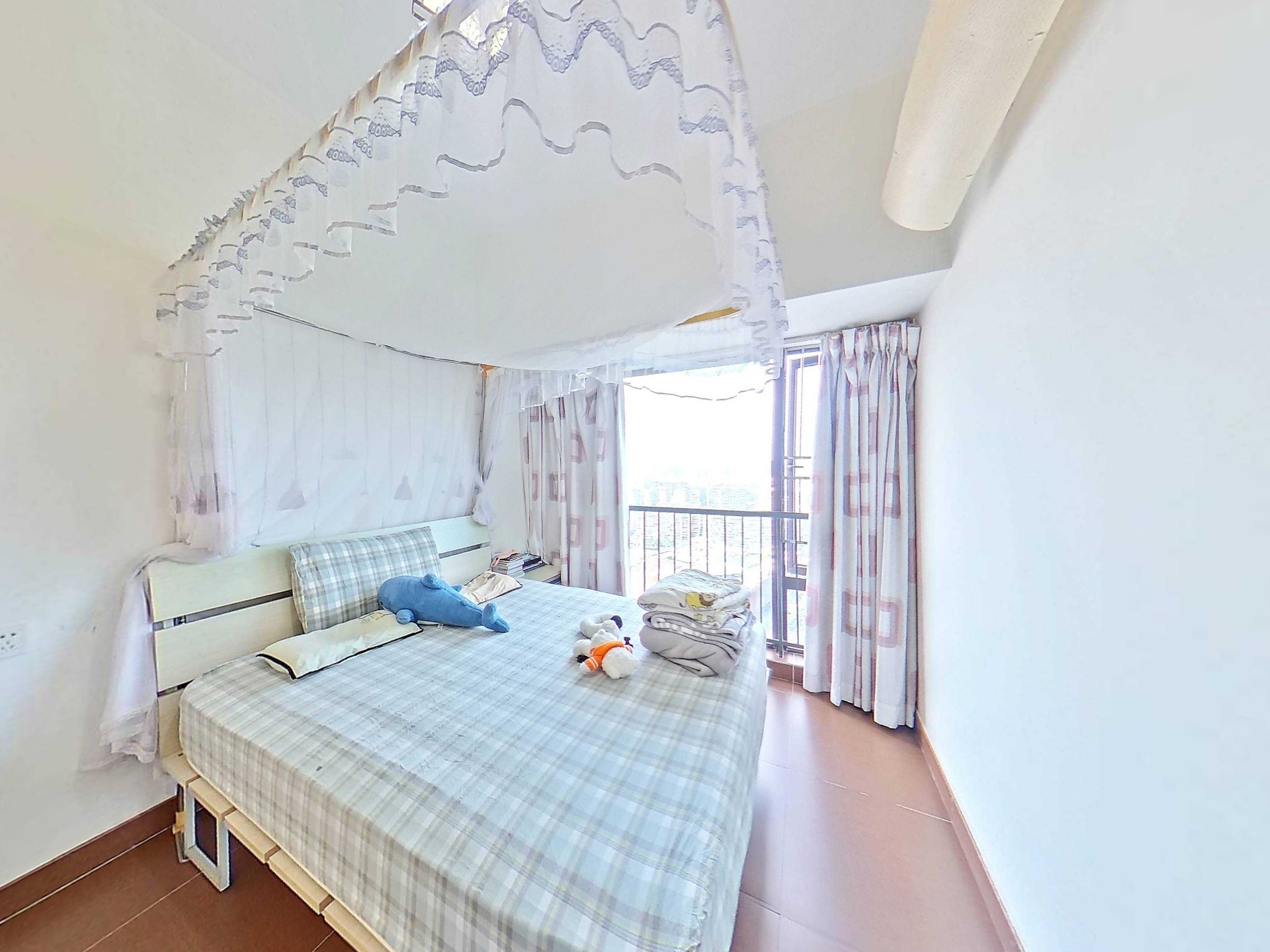 龙岸花园，朝南采光佳，高楼层视野开阔，车位充足，带地面花园，近商业综合体，业主诚售！