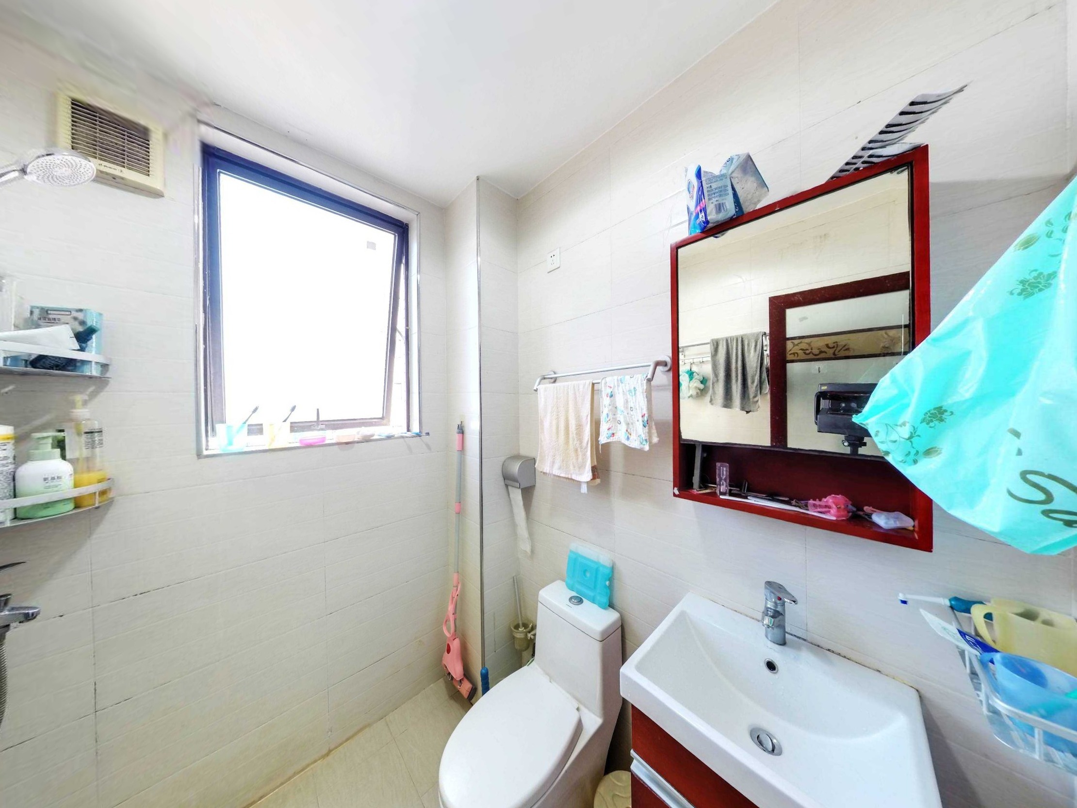 融湖世纪花园，方正户型，税费低，通风采光优，带地面花园，诚心出售，随时看房！