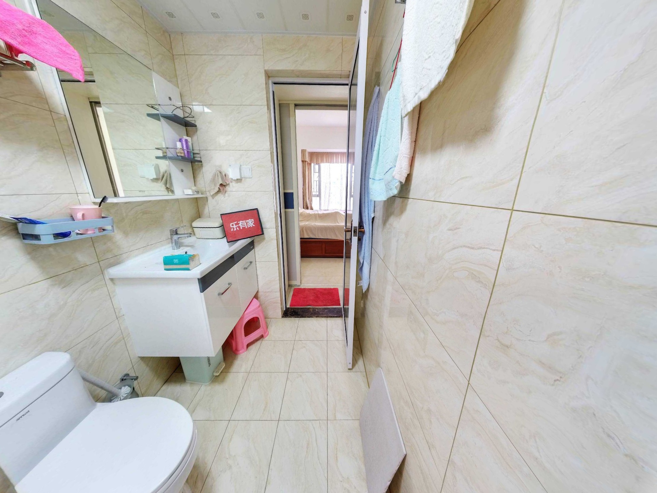 沁美家园，朝南采光佳，车位足，带花园，近商圈公园，诚心出售，随时看房！