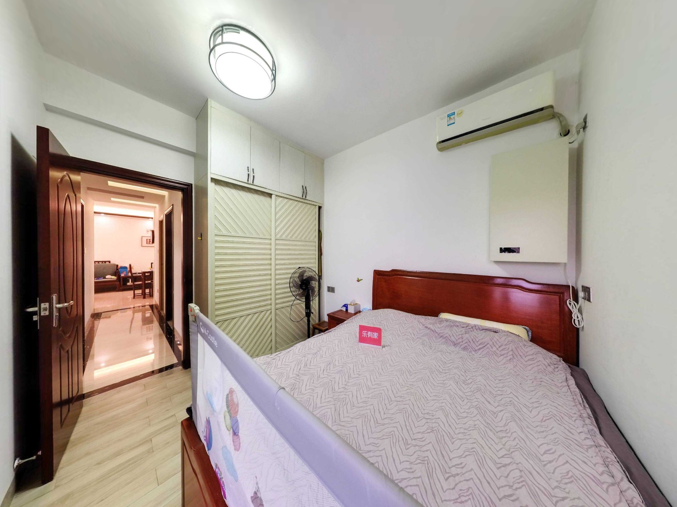 时代倾城（中山）方正户型，高楼层，附带地面花园，小区人车分流，临近重点学校，业主诚售，预约后可实地看房。