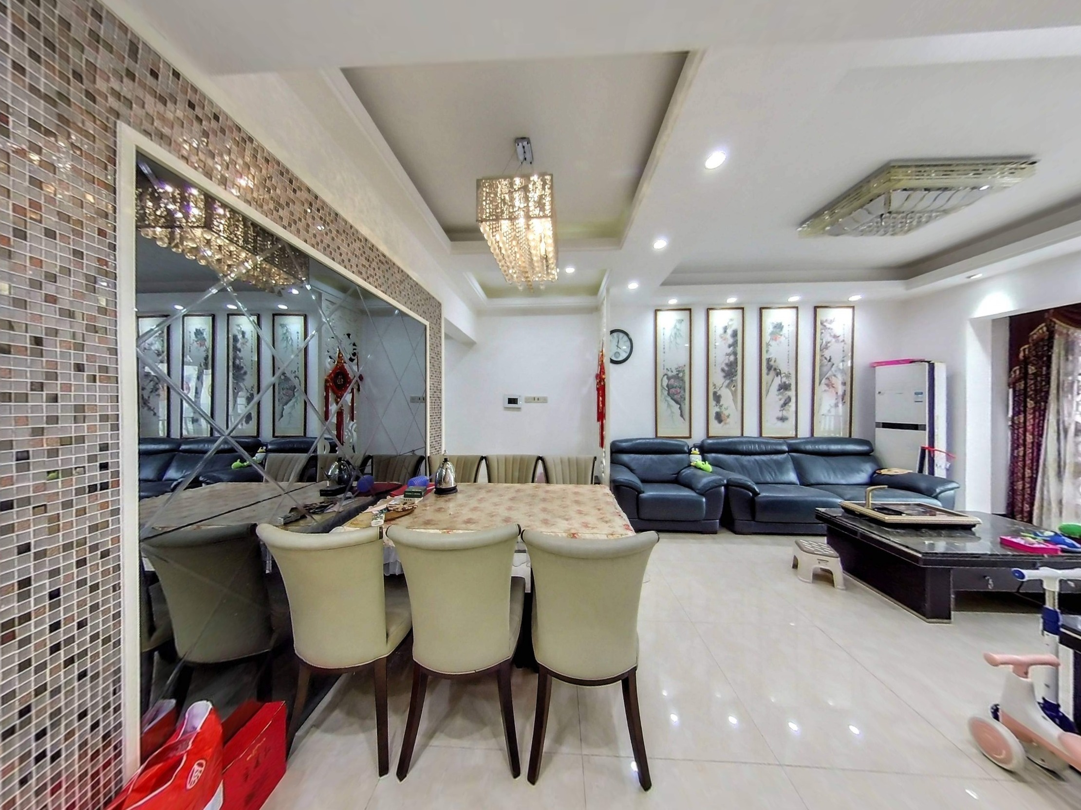 东南朝向3室2厅，公园旁近地铁，出行便利，舒适家庭生活首选。