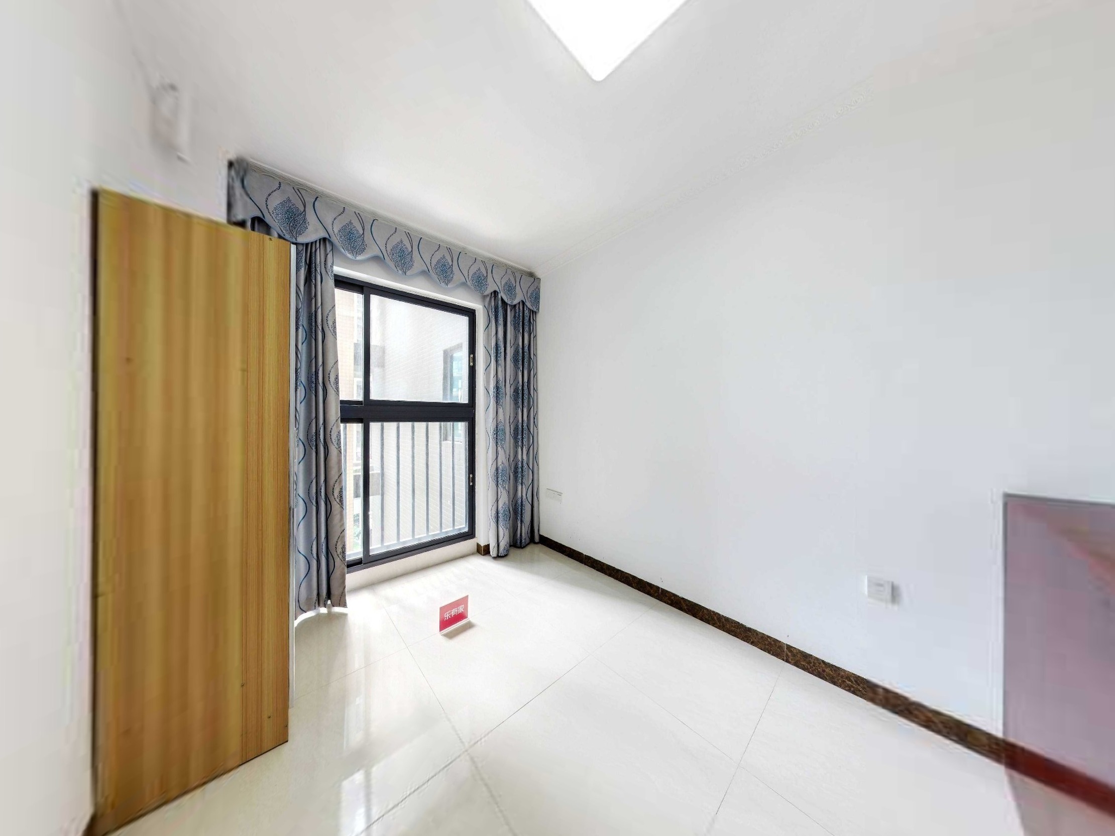 地铁口的房子诚心出售