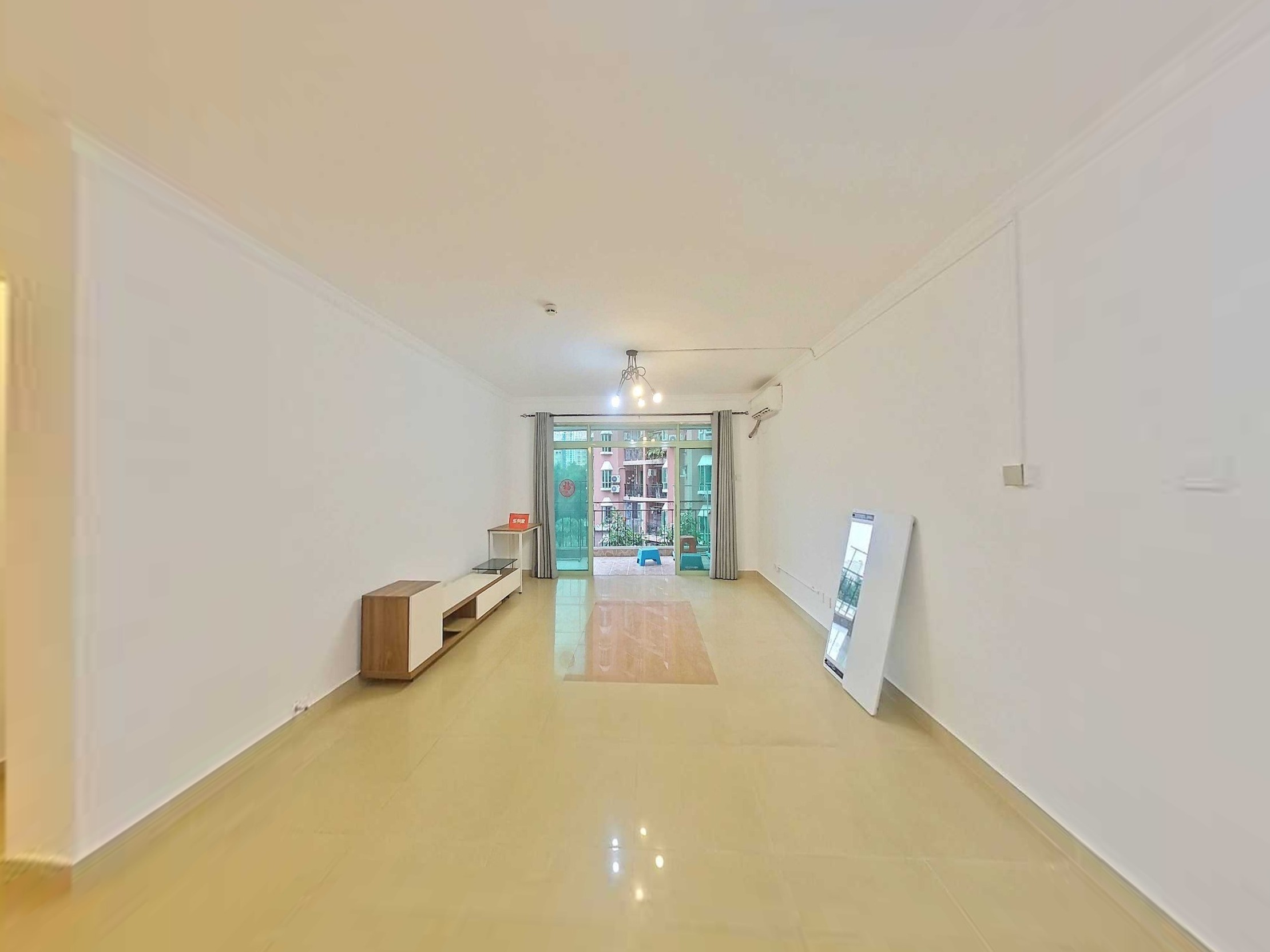 宝瑞轩诚心出售，低于均价，厅出阳台，带地面花园与空中花园，尽享舒适生活！