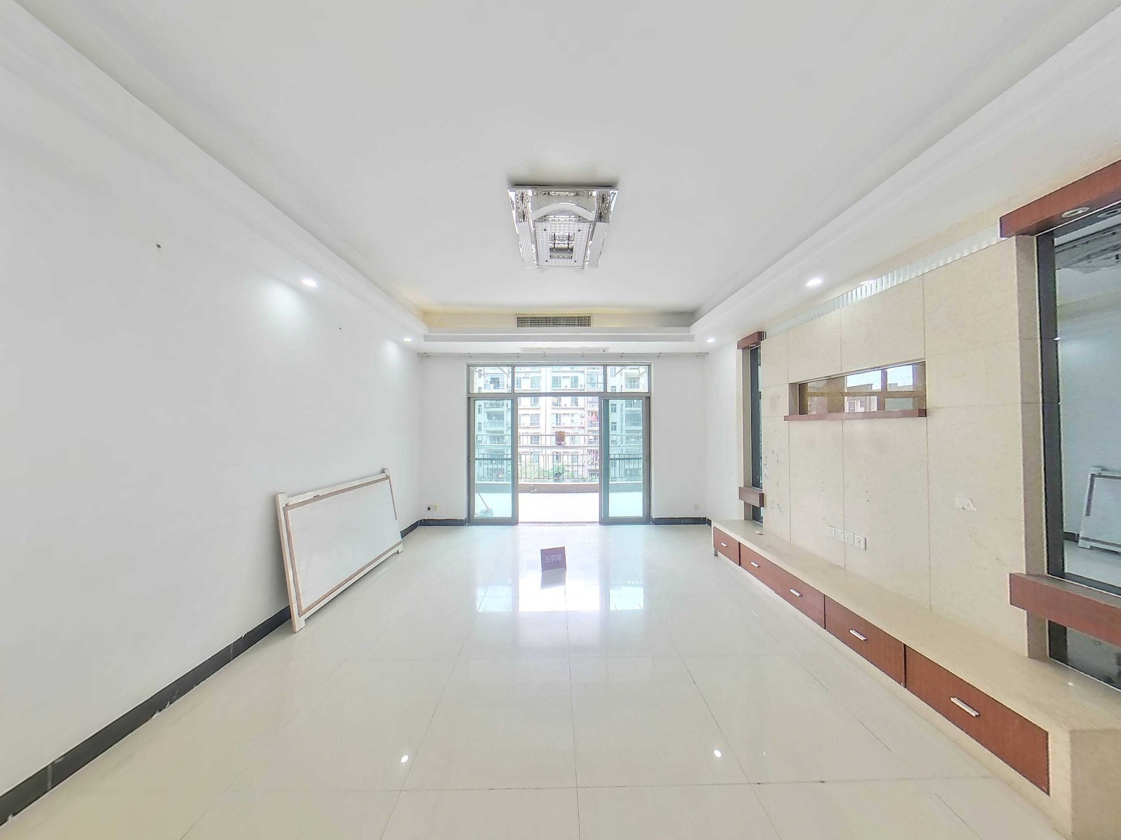 入住率高达85%，邻里和睦，是理想的品质居住选择。-深圳凯旋国际二手房