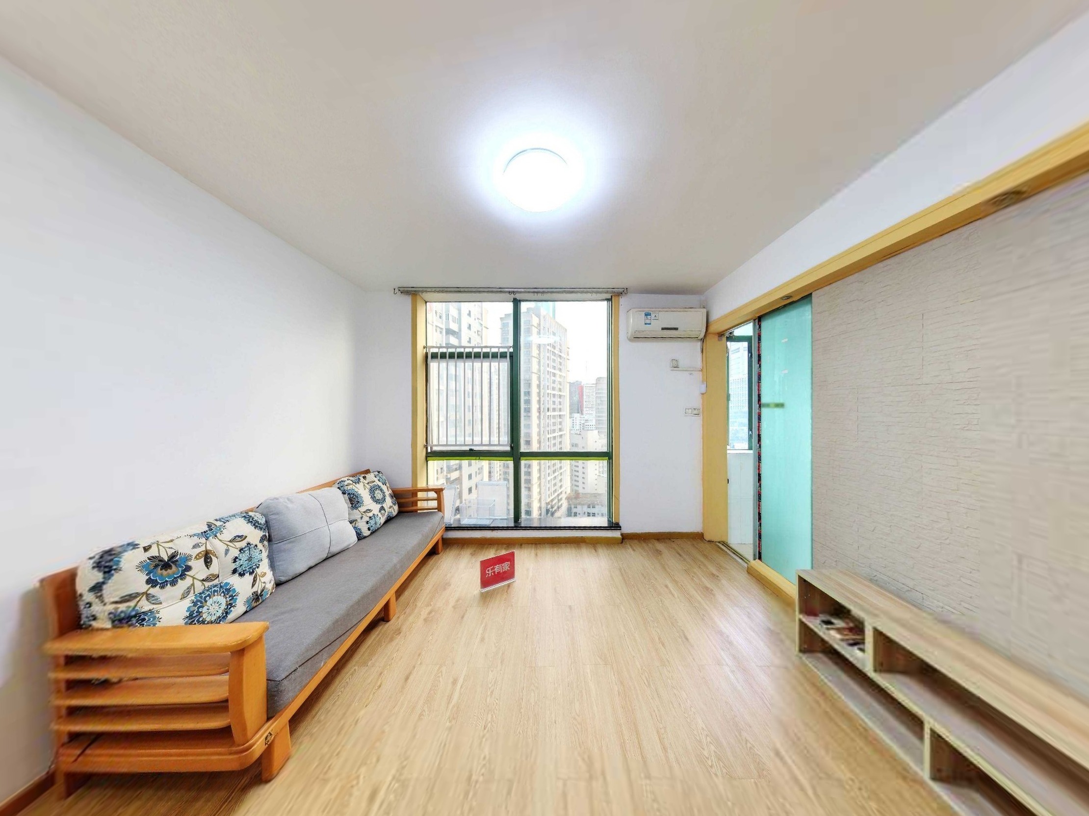 位于核心地段，毗邻地铁站，交通便利，周边配套设施齐全-深圳日豪名园二手房