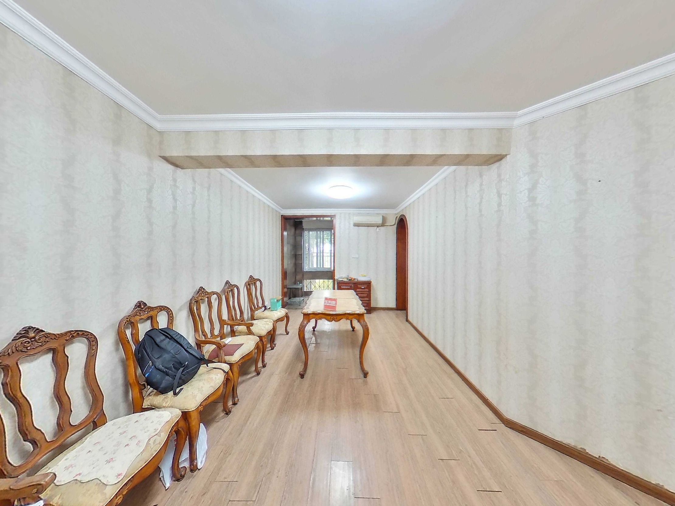 芳华苑诚心出售，朝南中楼层，采光充足。优质学校环绕，地面花园静谧，小区人车分流，生活无忧。-深圳芳华苑二手房