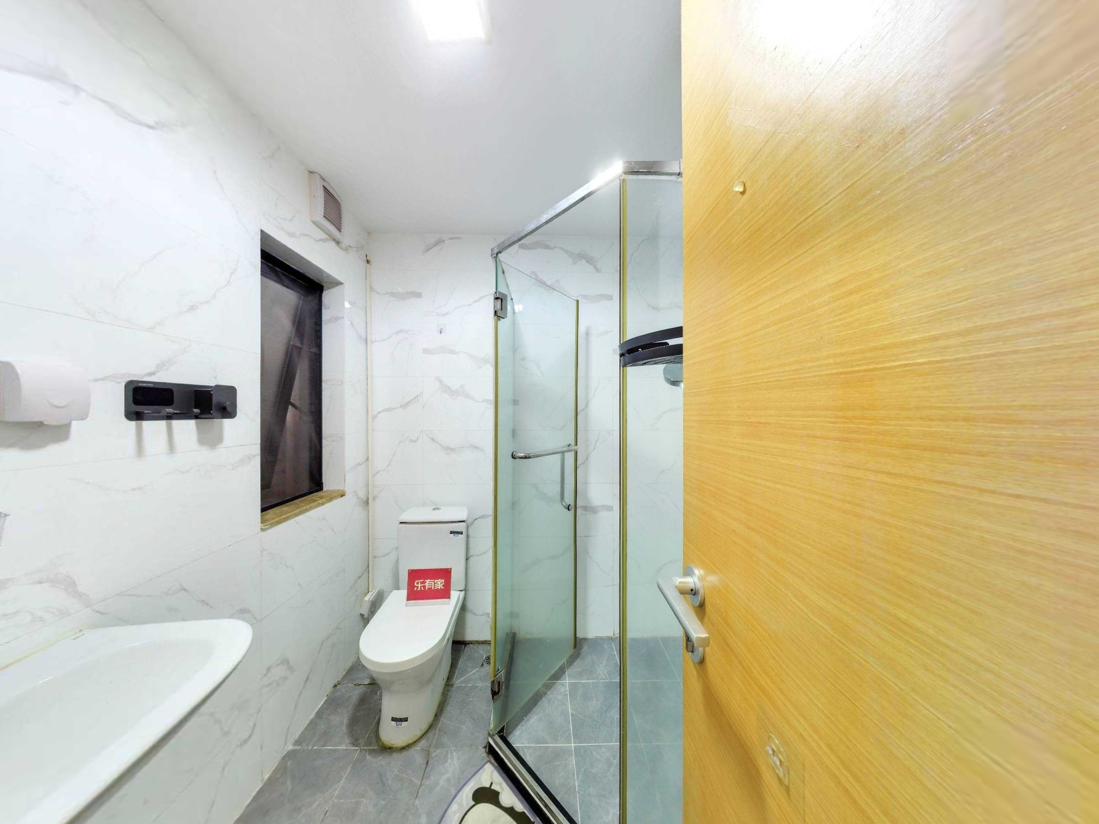 四海公寓诚心出售，低于均价，户型方正，通风采光佳，人车分流，带空中花园，机会难得！