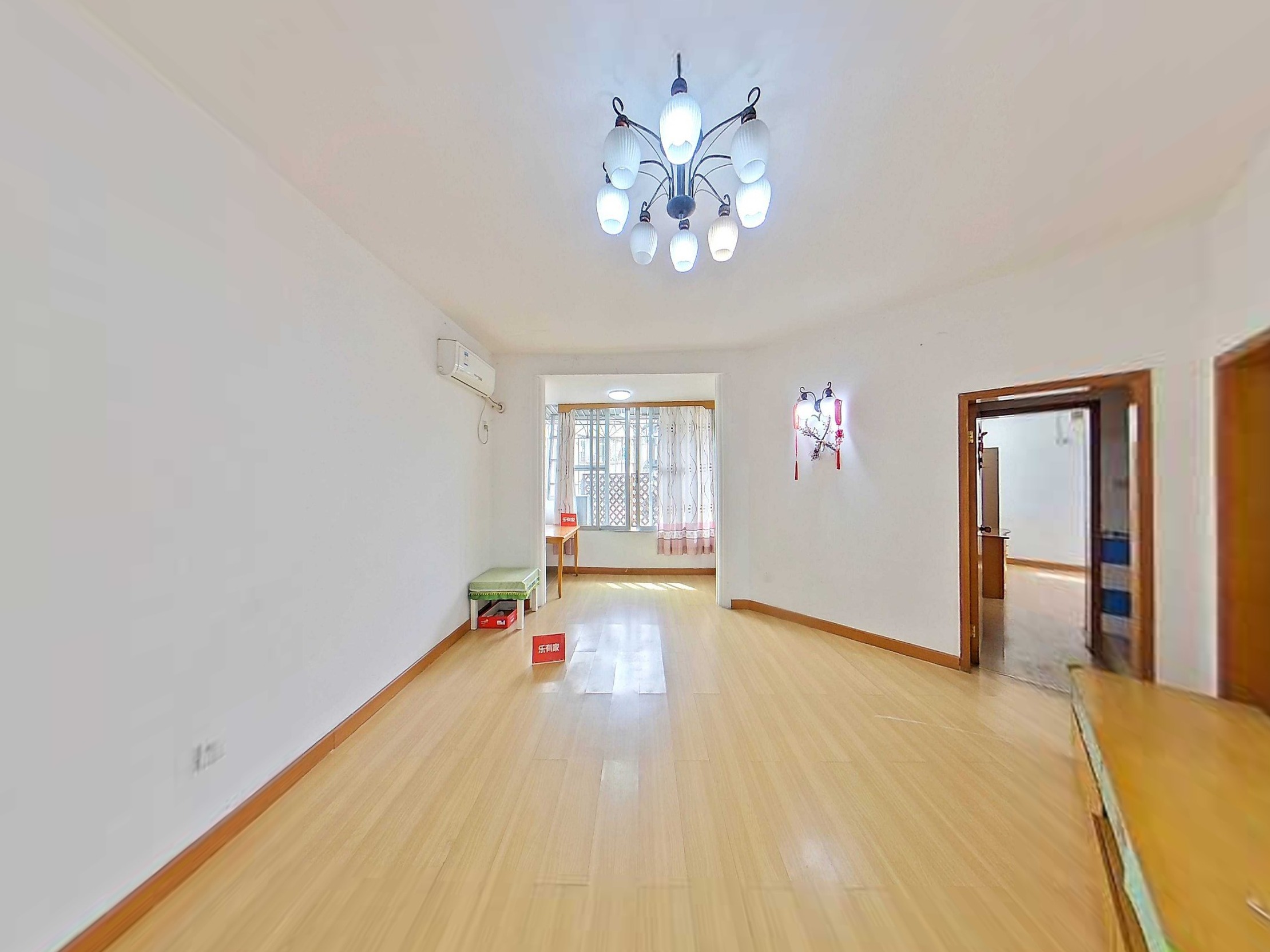 西南朝向三室两厅，公园环绕，地铁便捷，理想家庭居所。-深圳外贸大院二手房