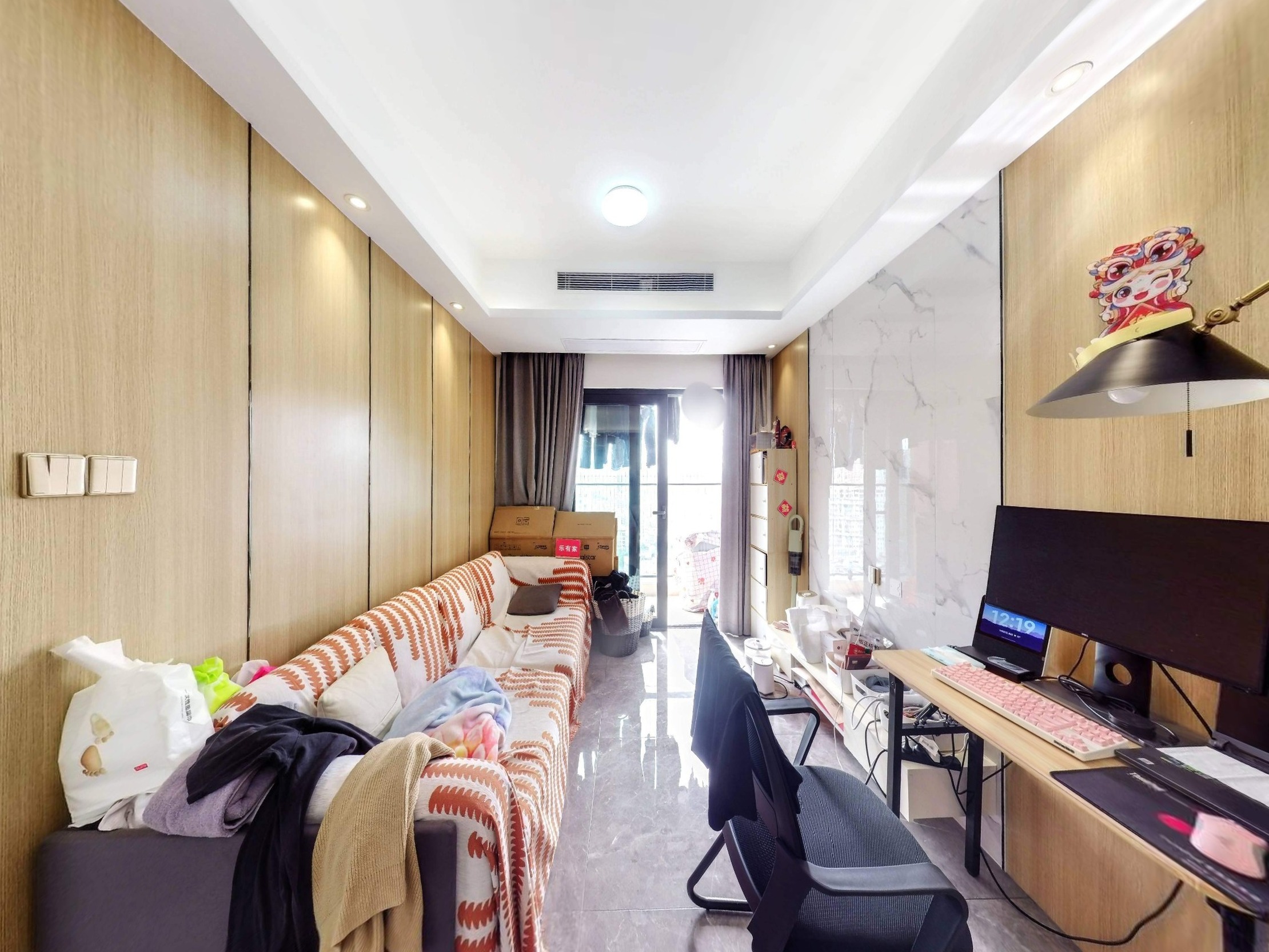 小区是18年次新小区，有空中花园，附近有盒马-深圳红花雅筑租房