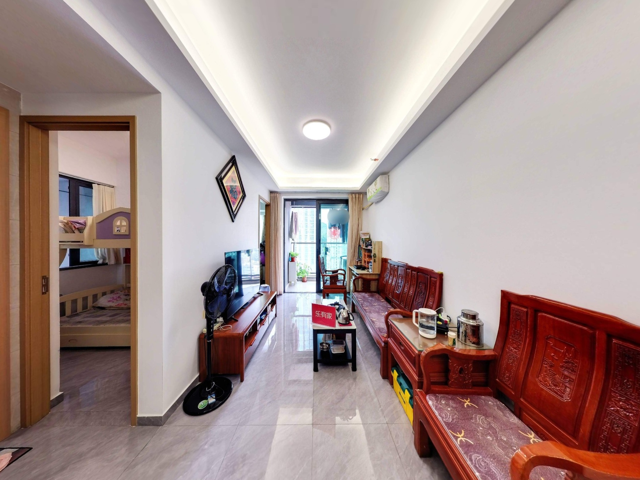 京基天韵府，厅出阳台，楼龄新，业主诚心出售，尽享舒适生活，机会难得，不容错过！